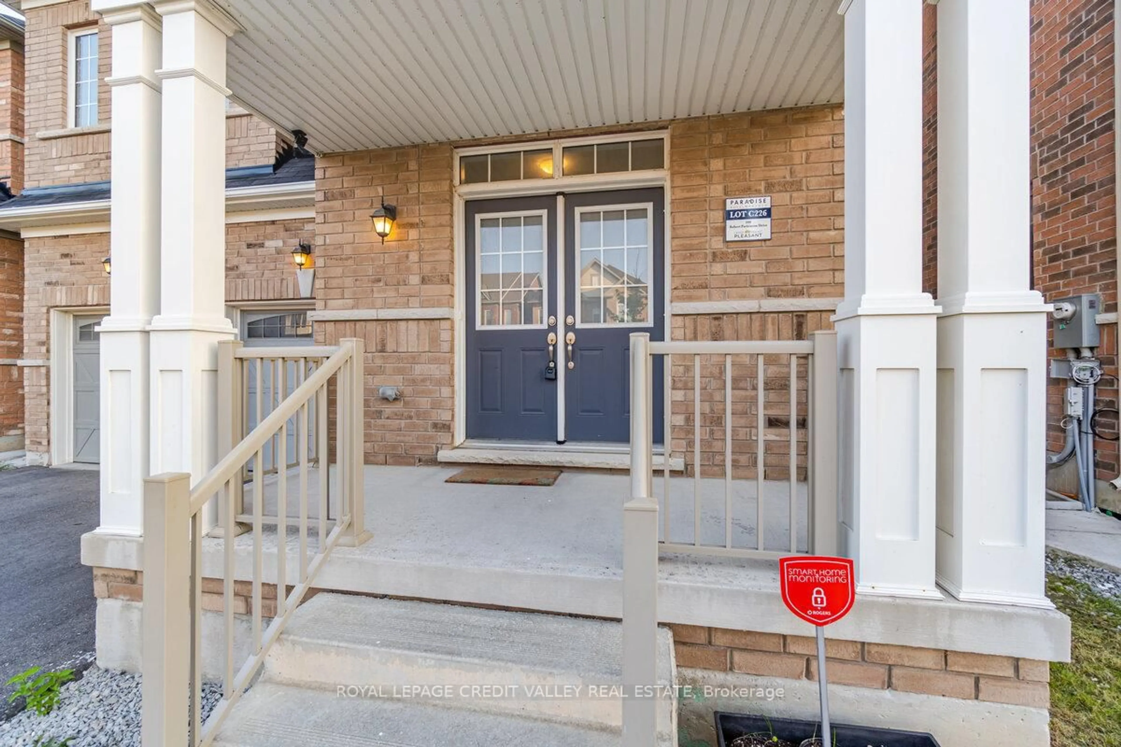 Indoor entryway for 380 Robert Parkinson Dr, Brampton Ontario L7A 4B8