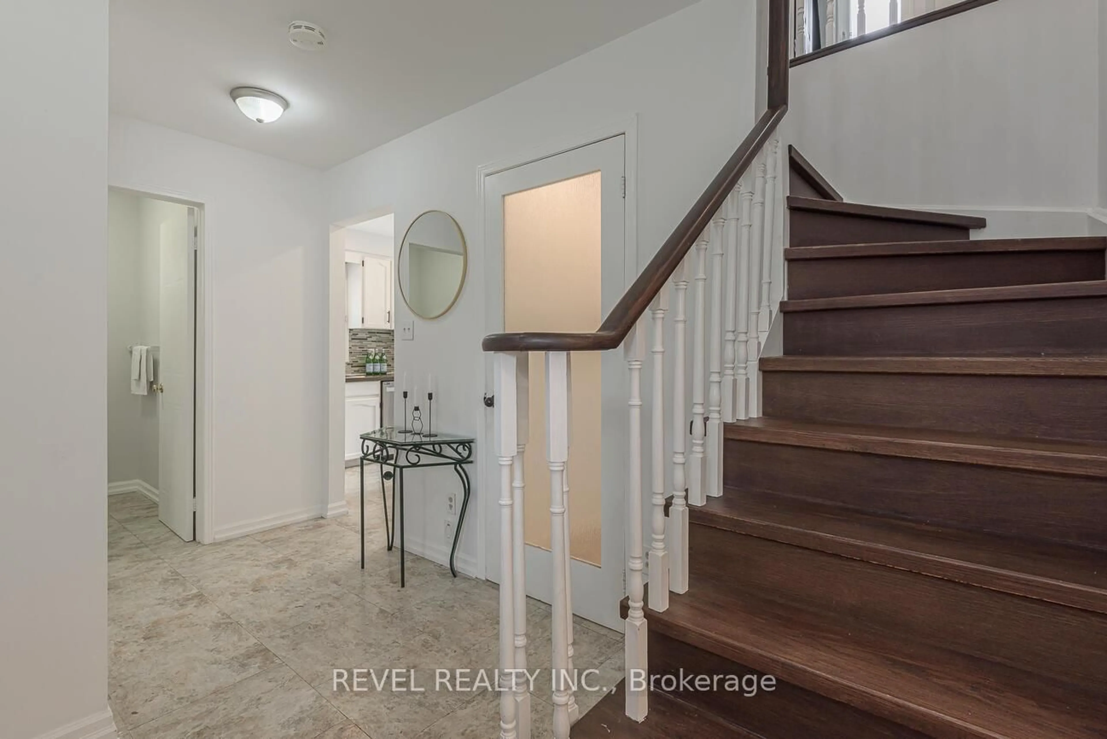 Indoor entryway for 336 Lisa Marie Dr, Orangeville Ontario L9W 4M4