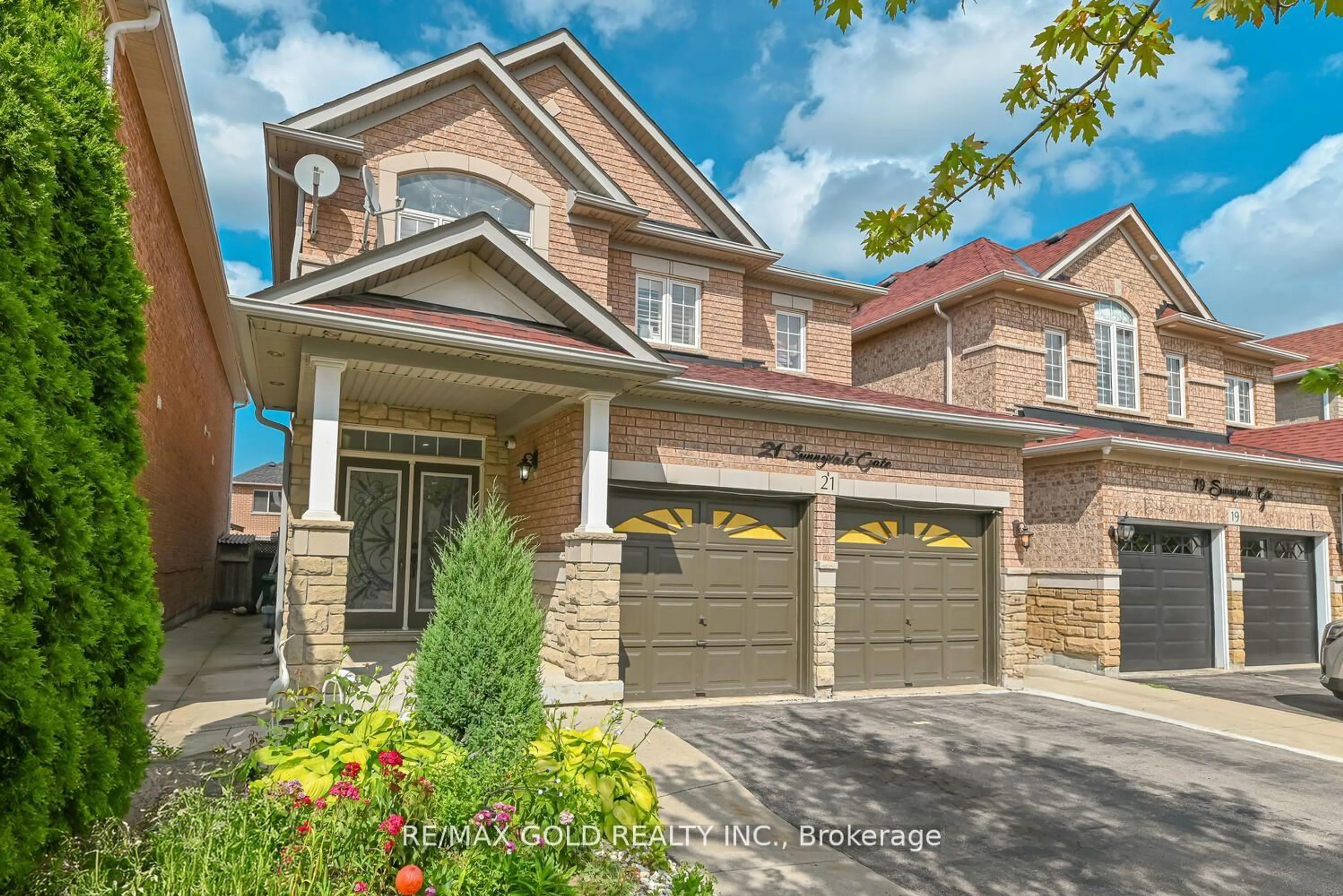 Home with brick exterior material, street for 21 Sunnyvale Gate, Brampton Ontario L6S 6J3