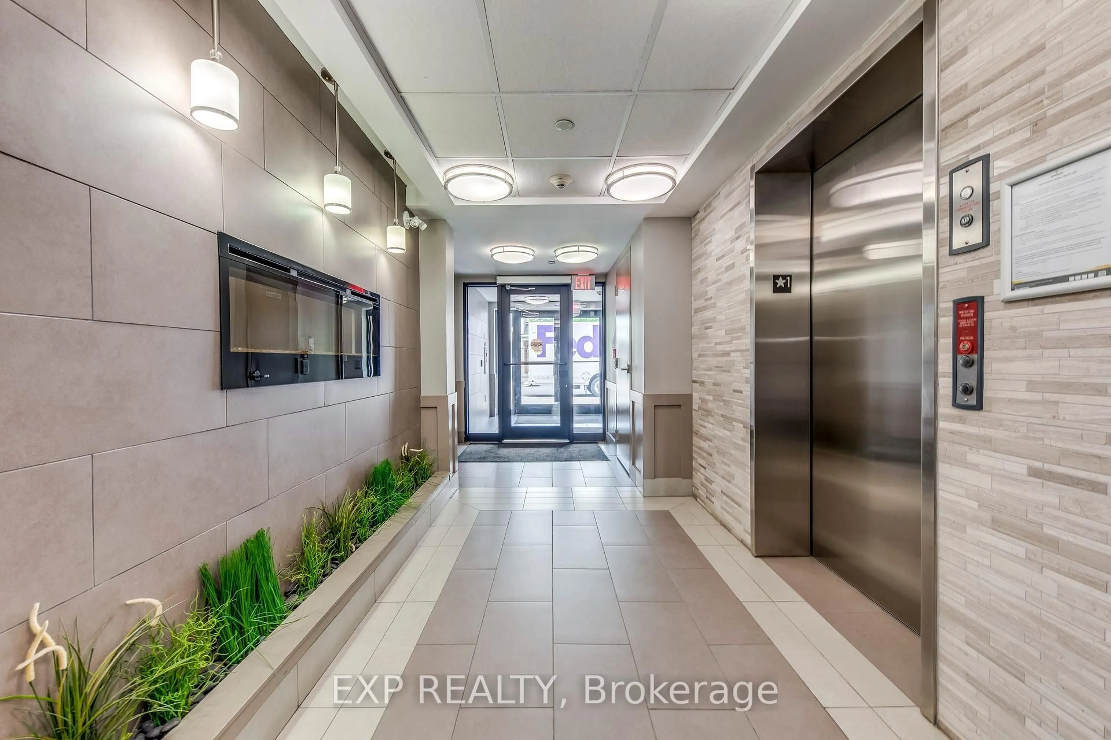 Indoor entryway for 1005 Nadalin Hts #406, Milton Ontario L9T 8R4