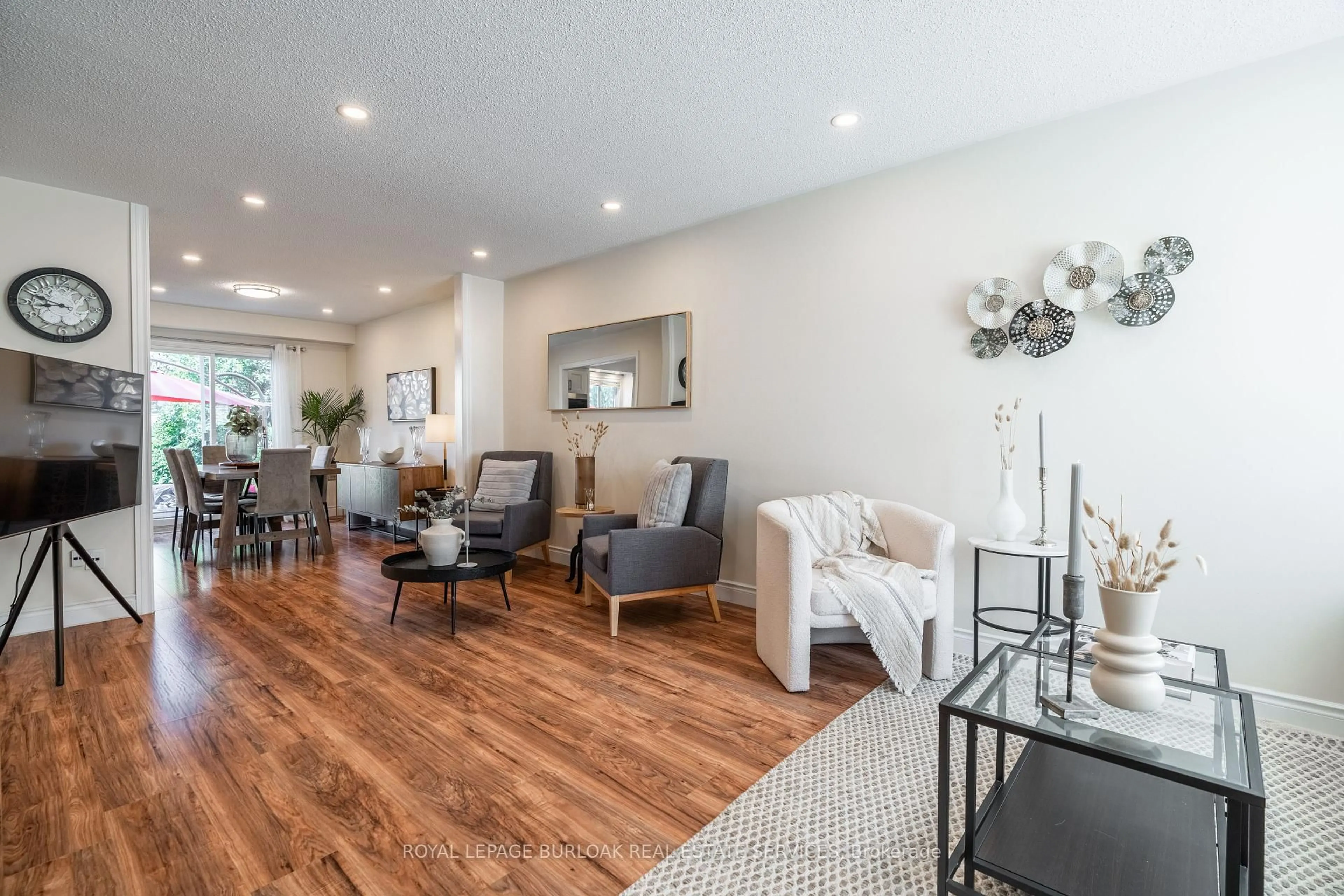 Living room with furniture, wood/laminate floor for 522 Roseheath Dr, Milton Ontario L9T 4V6