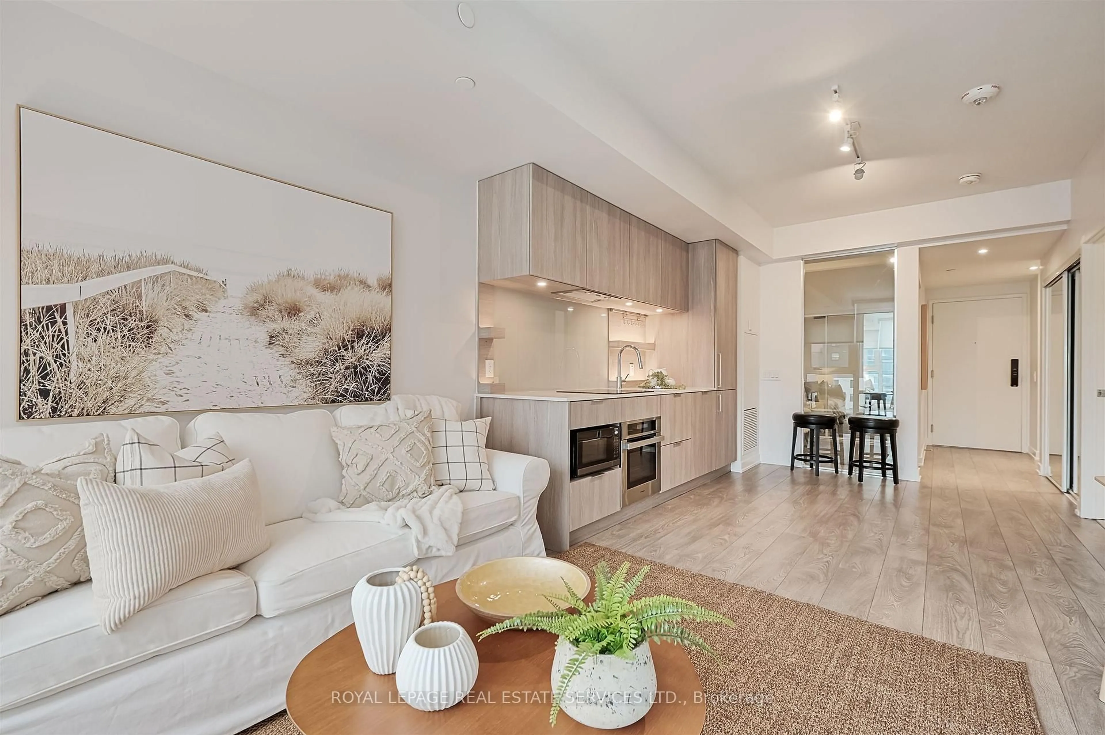 Open concept kitchen, unknown for 28 Ann St #417, Mississauga Ontario L5G 3G1