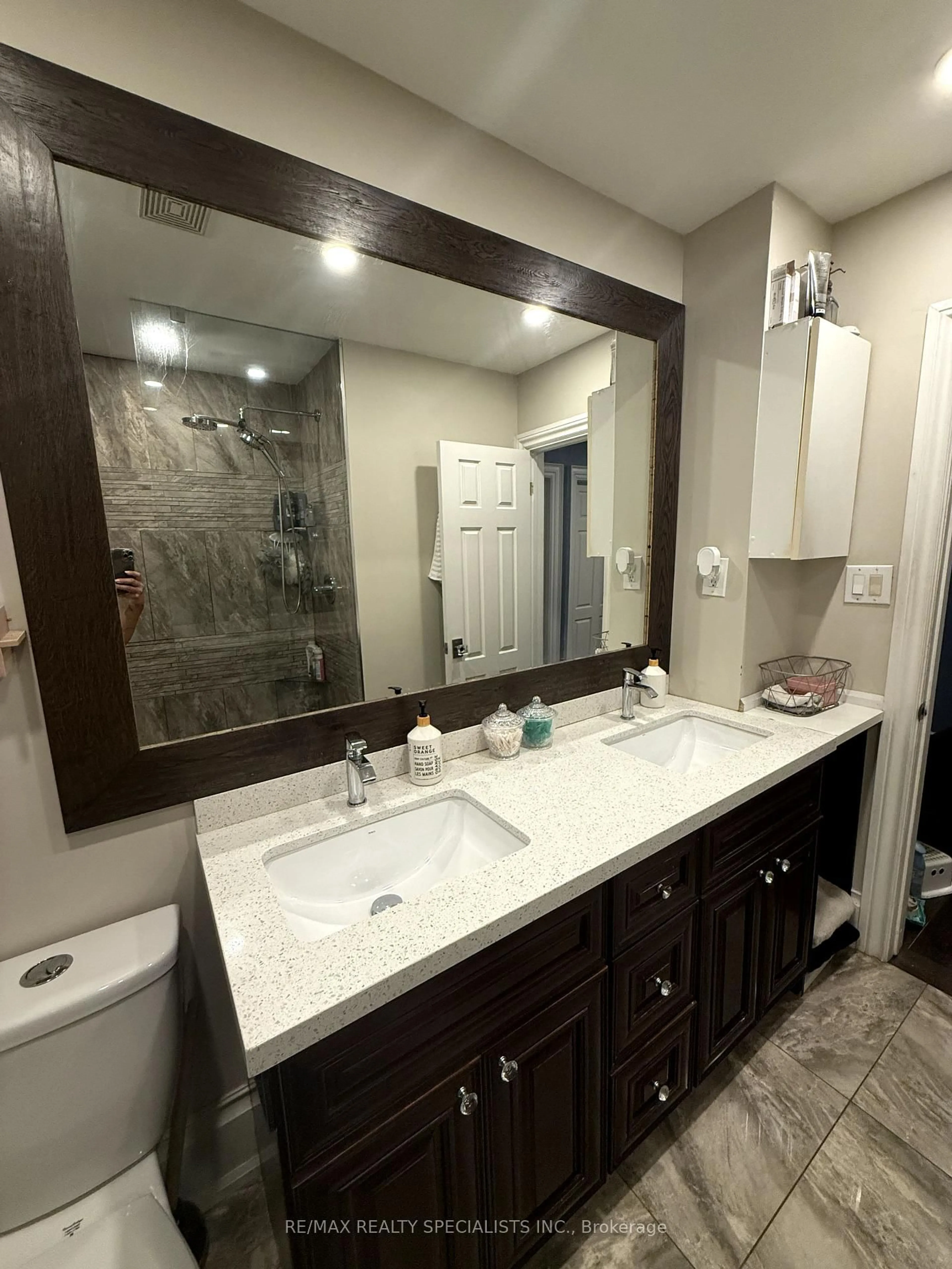 Contemporary bathroom, ceramic/tile floor for 33 Dorward Dr, Toronto Ontario M9V 2J4