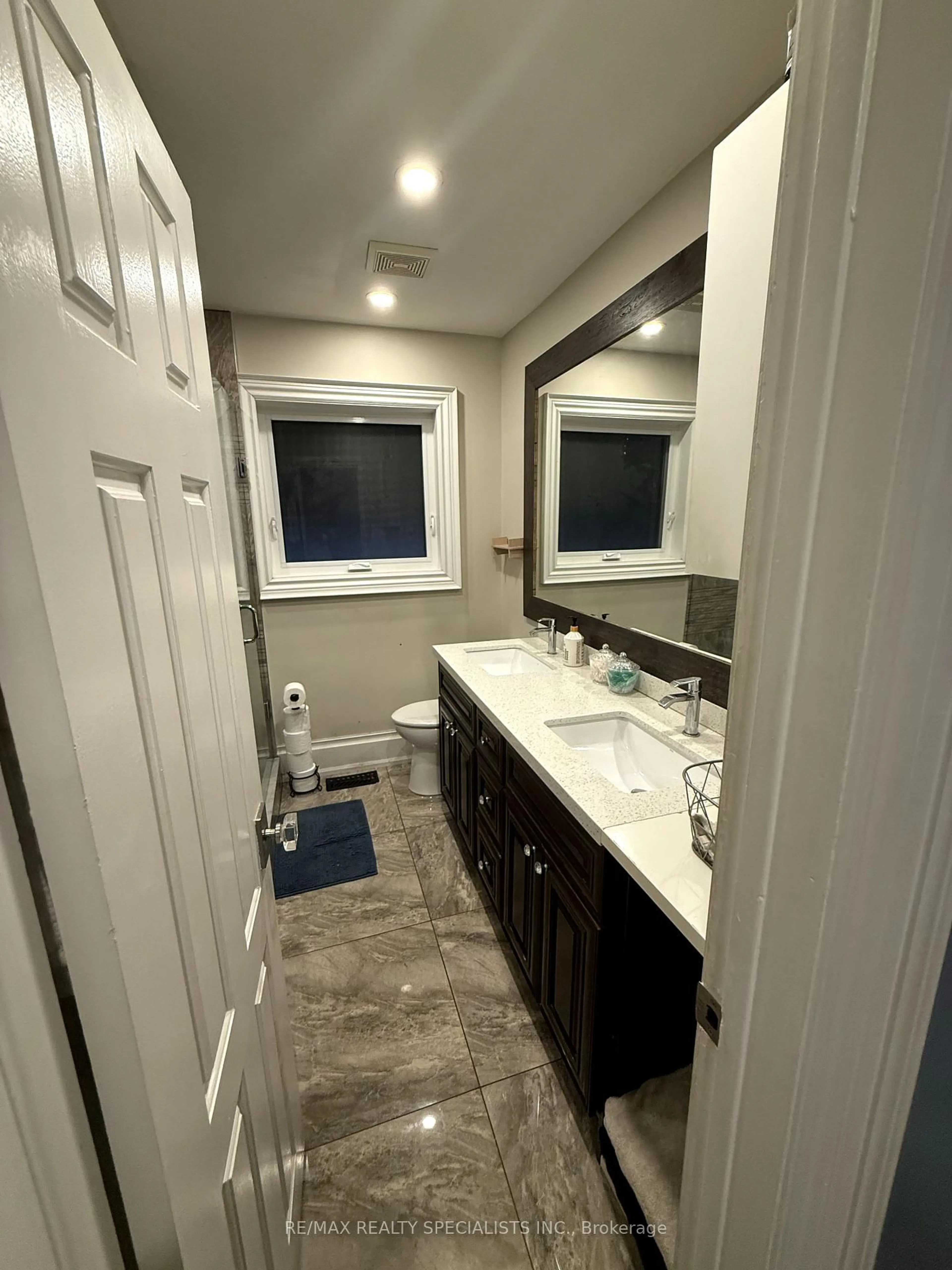 Contemporary bathroom, ceramic/tile floor for 33 Dorward Dr, Toronto Ontario M9V 2J4
