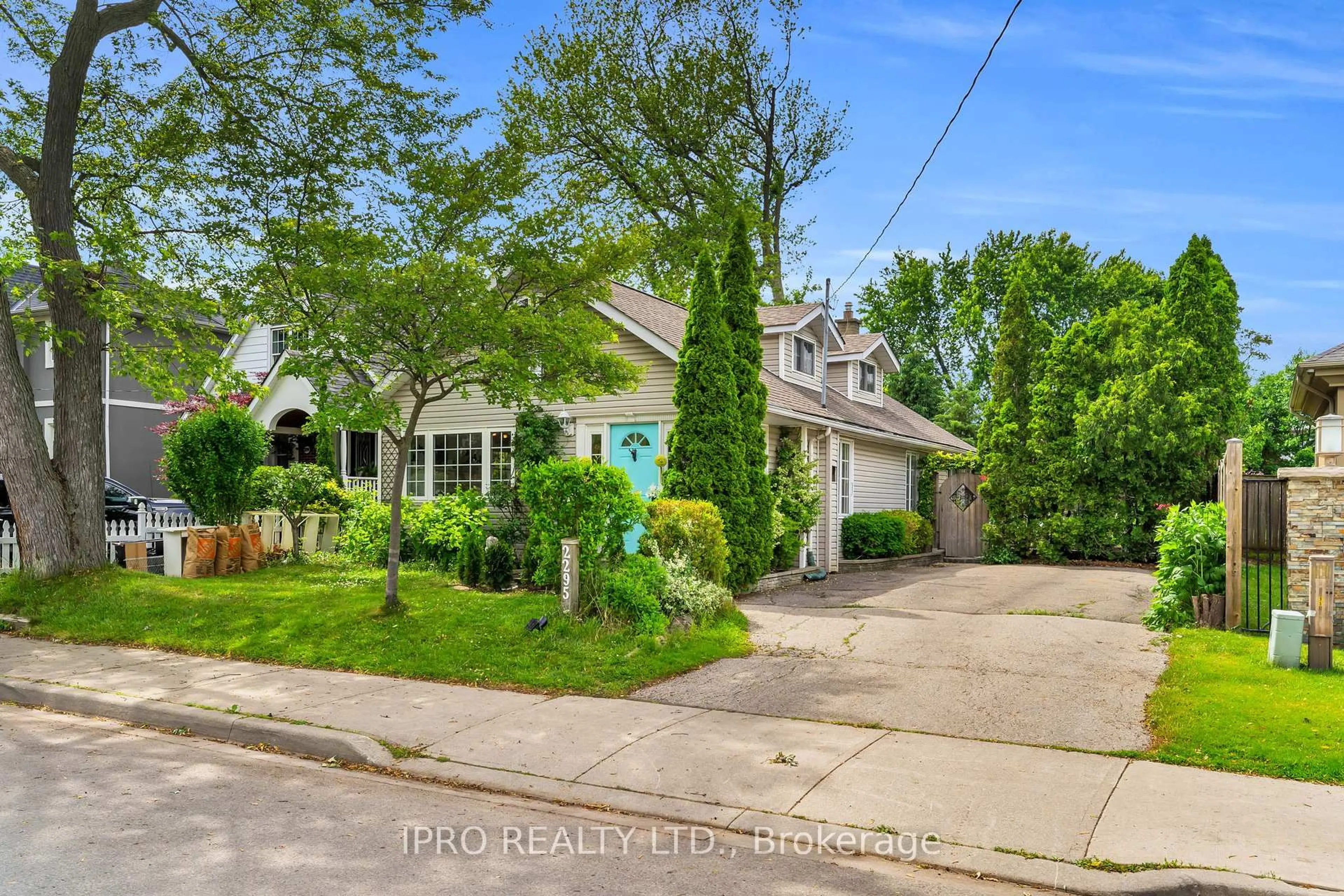 Unknown for 2295 Belyea St, Oakville Ontario L6L 1N7