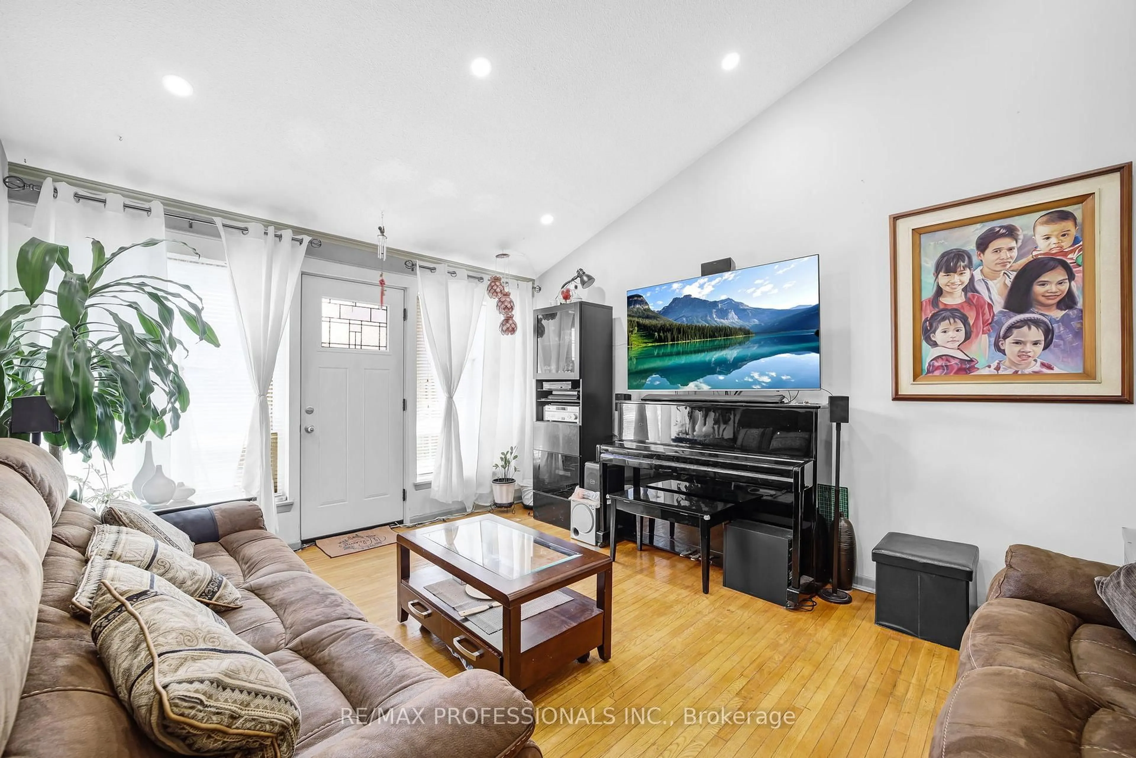 Home theater for 256 John Garland Blvd #133, Toronto Ontario M9V 1N8
