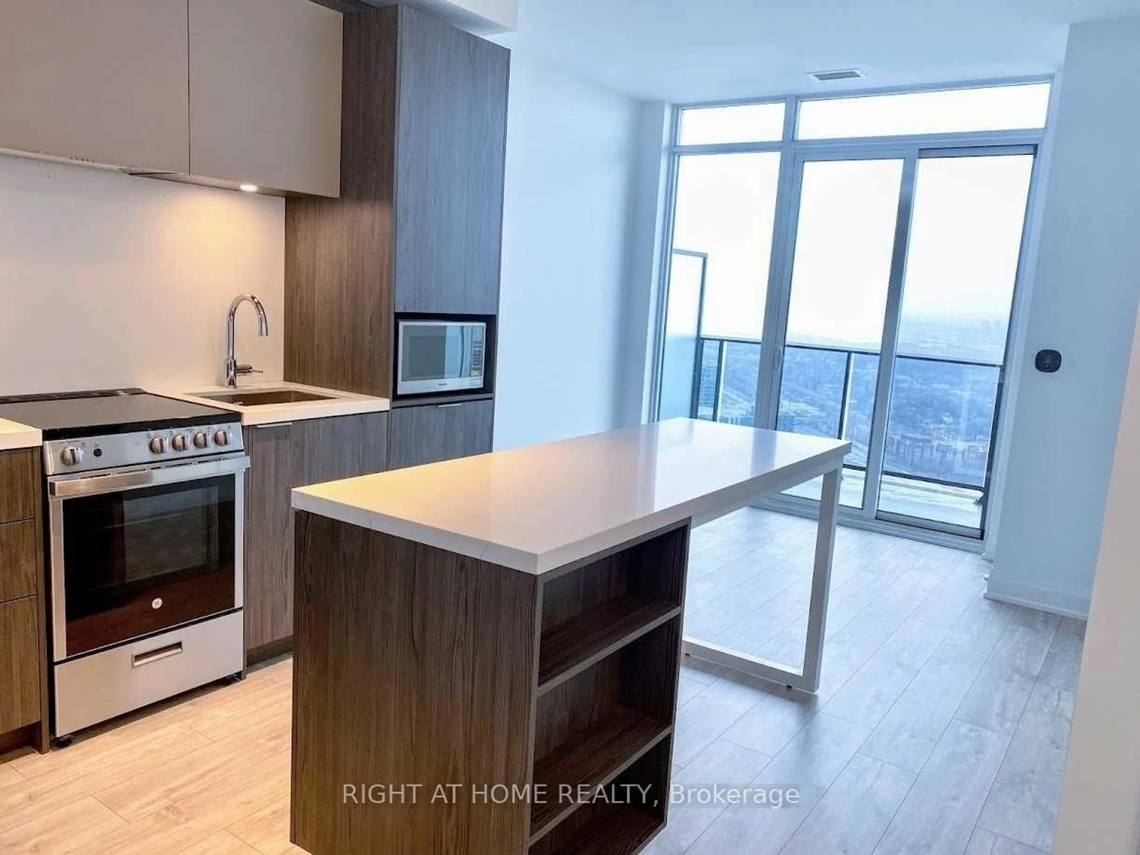 Unknown for 70 Annie Craig Dr #5208, Toronto Ontario M8V 0G2