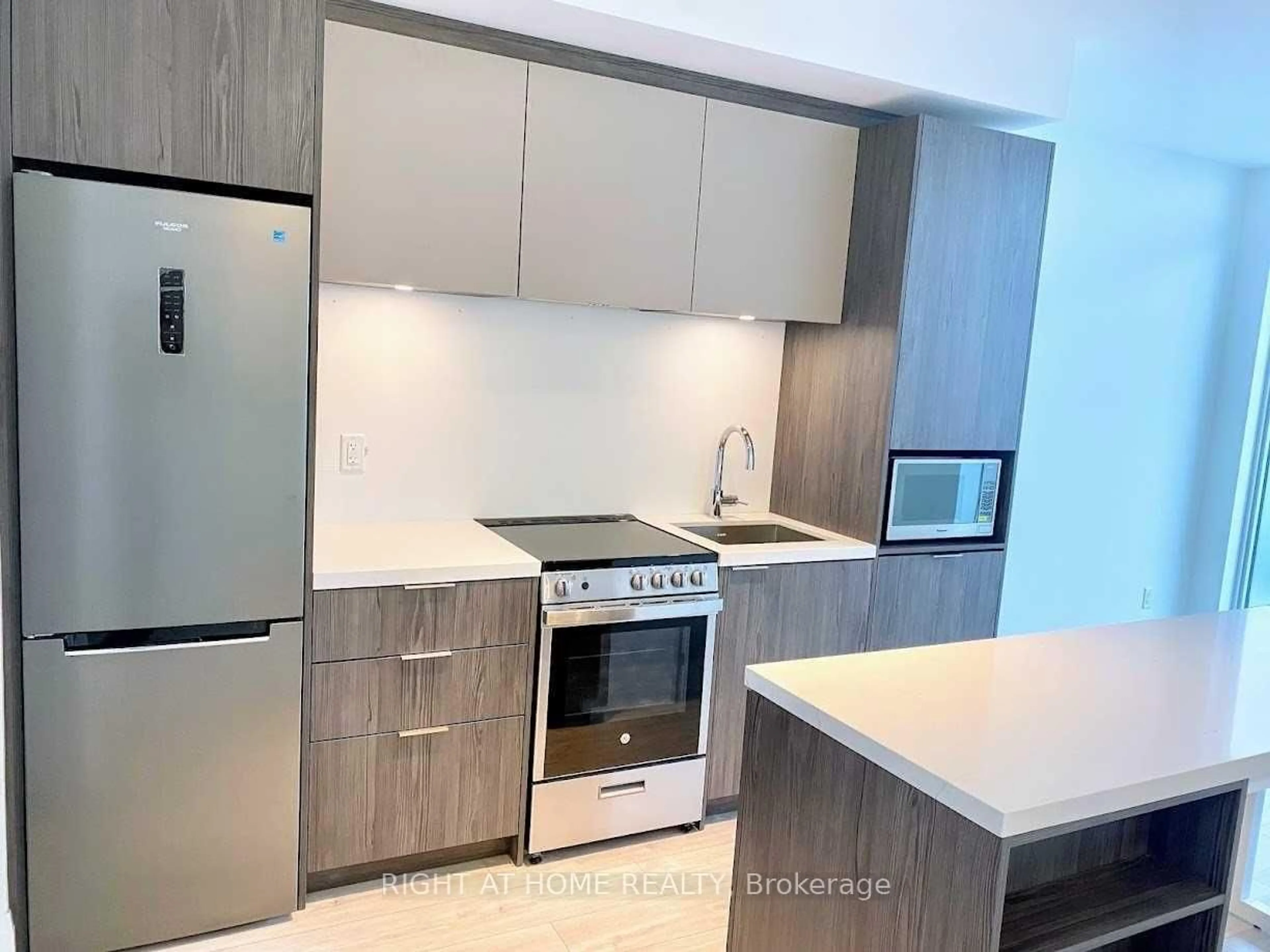 Standard kitchen, unknown for 70 Annie Craig Dr #5208, Toronto Ontario M8V 0G2