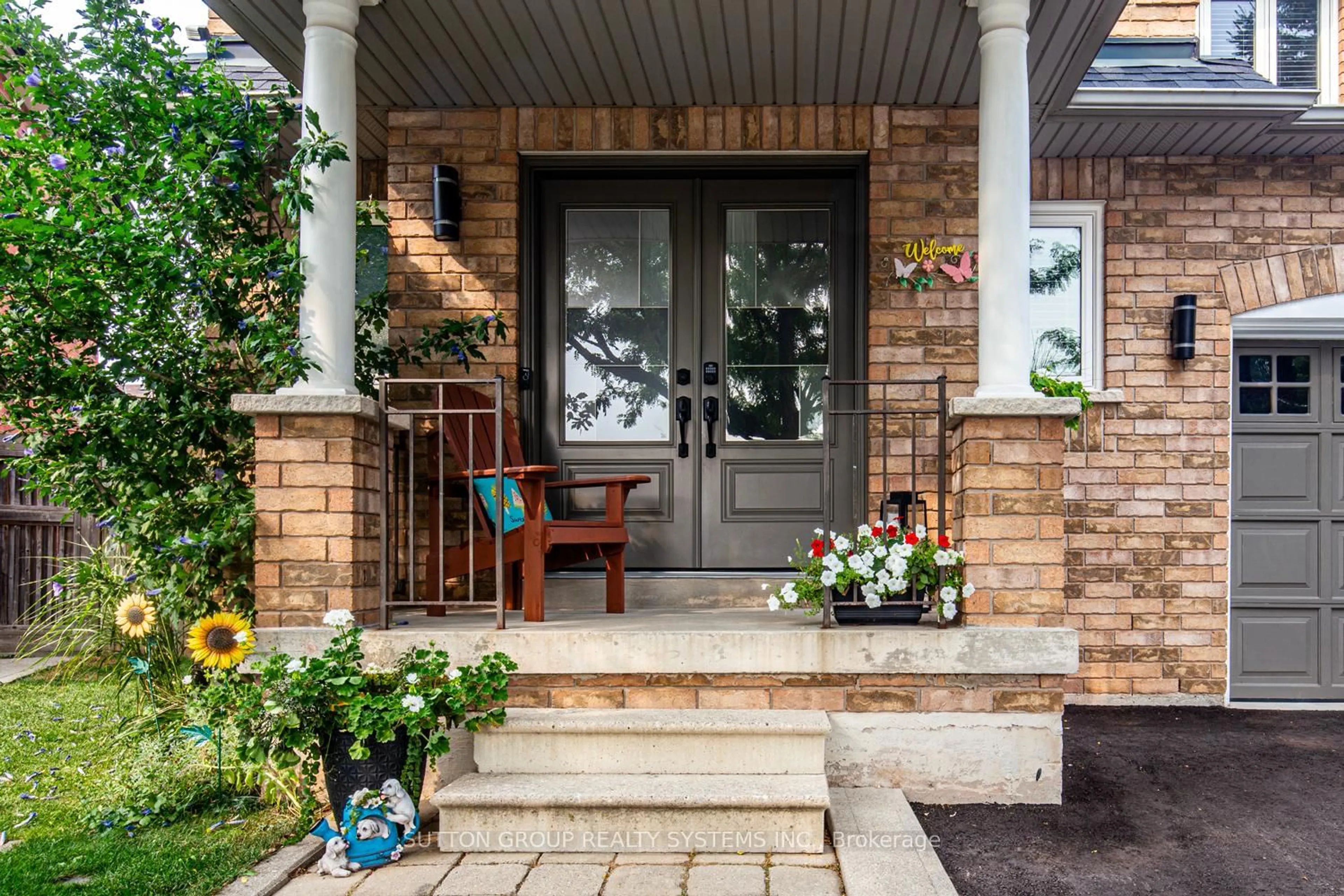 Indoor entryway for 2250 Pell Cres, Oakville Ontario L6M 3T6