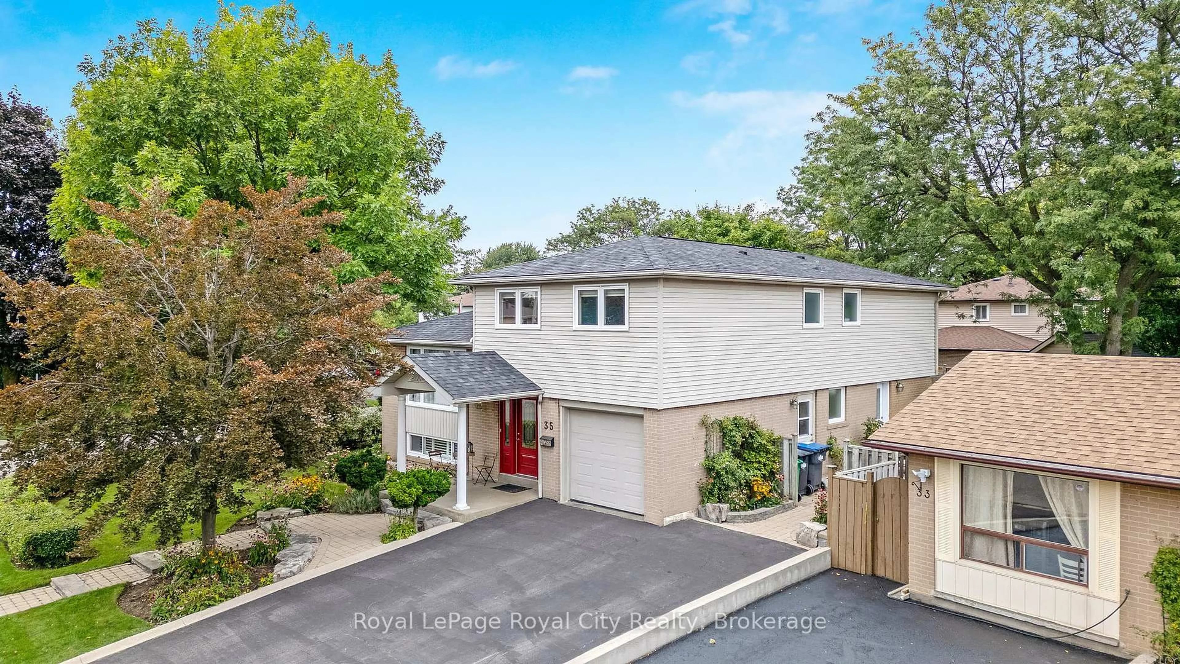 A pic from outside/outdoor area/front of a property/back of a property/a pic from drone, street for 35 Inglewood Dr, Brampton Ontario L6W 2N4