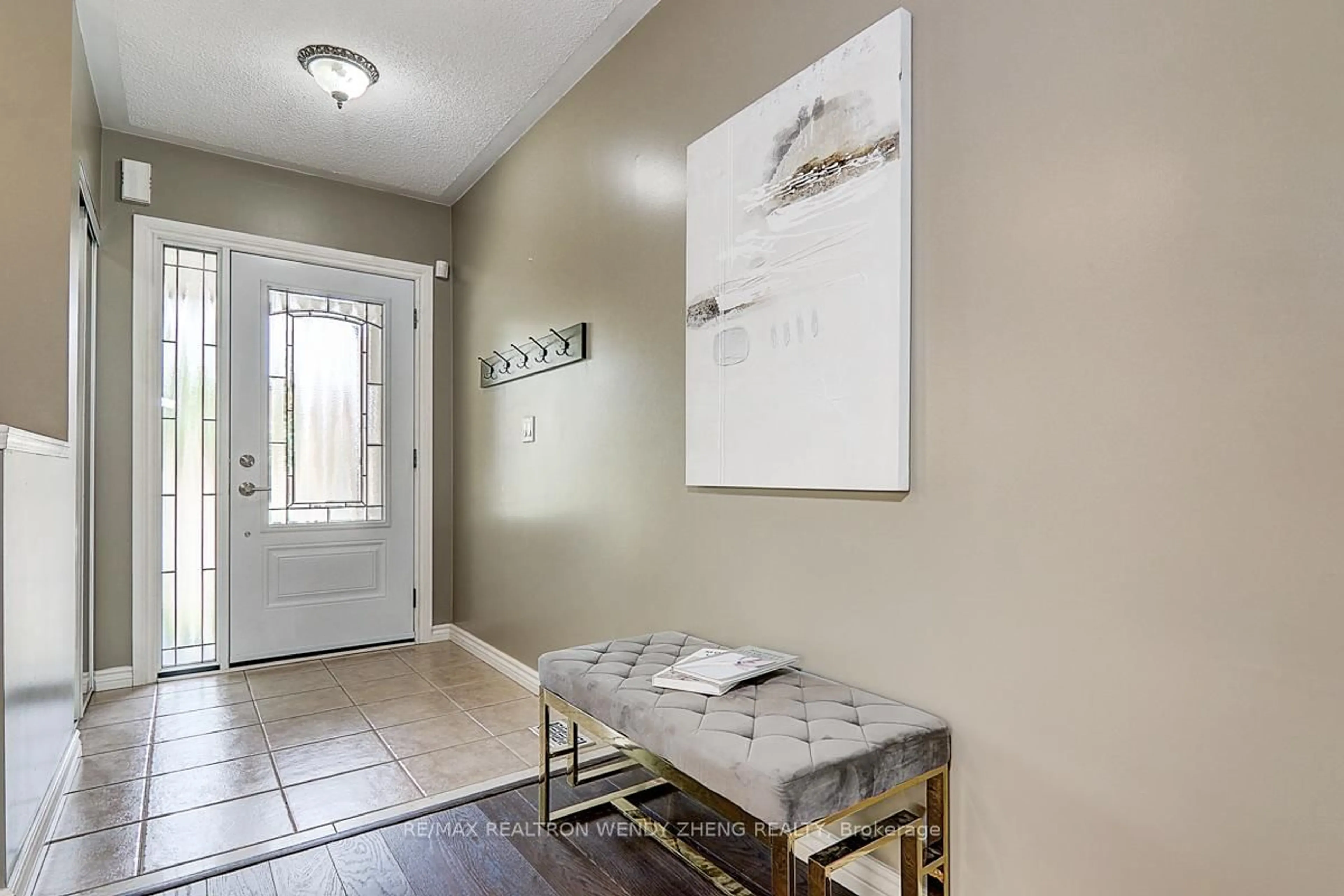 Indoor entryway for 14 Valleypark Cres, Brampton Ontario L7A 1X8