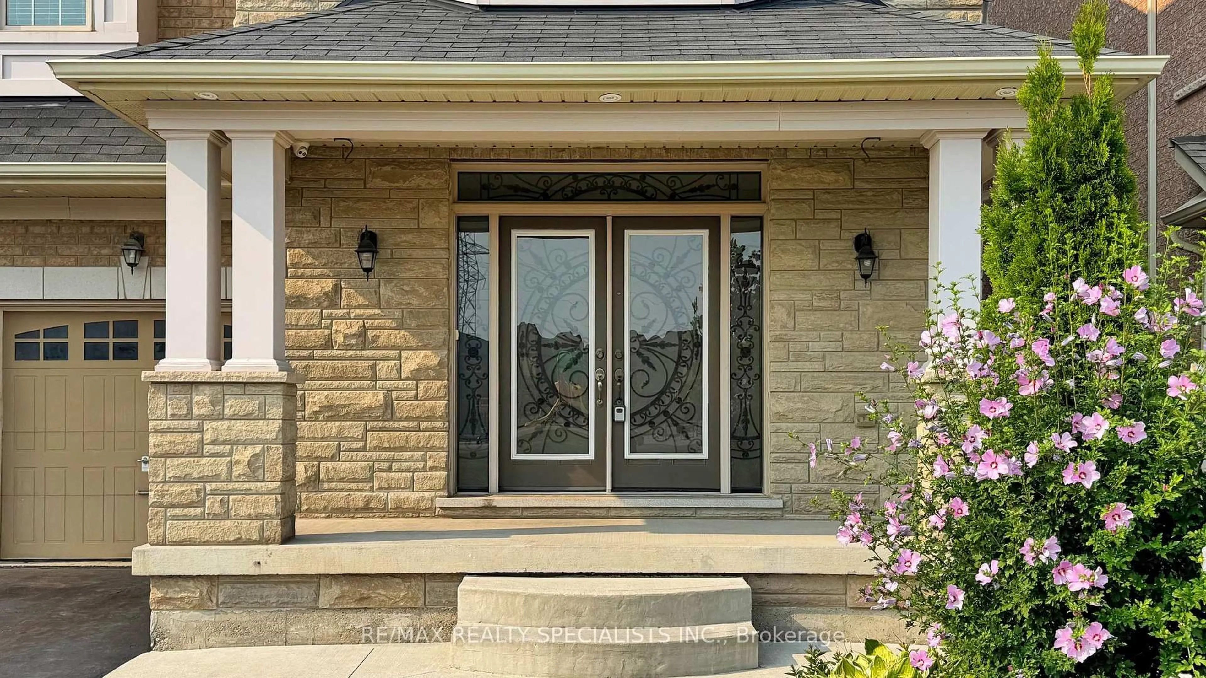 Indoor entryway for 53 Heatherglen Dr, Brampton Ontario L6Y 5X2