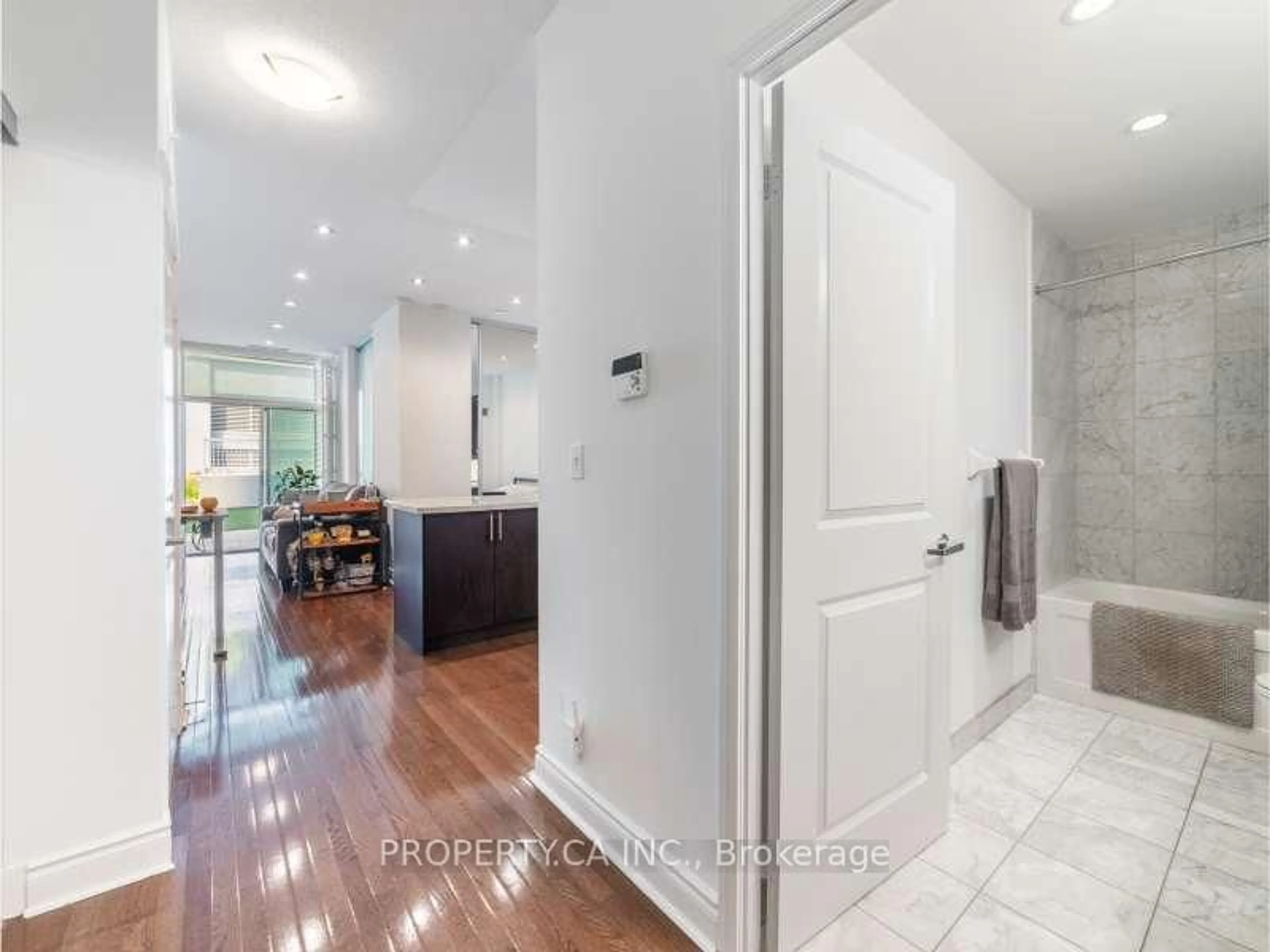 Indoor entryway for 1910 Lake Shore Blvd #503, Toronto Ontario M6S 1A2