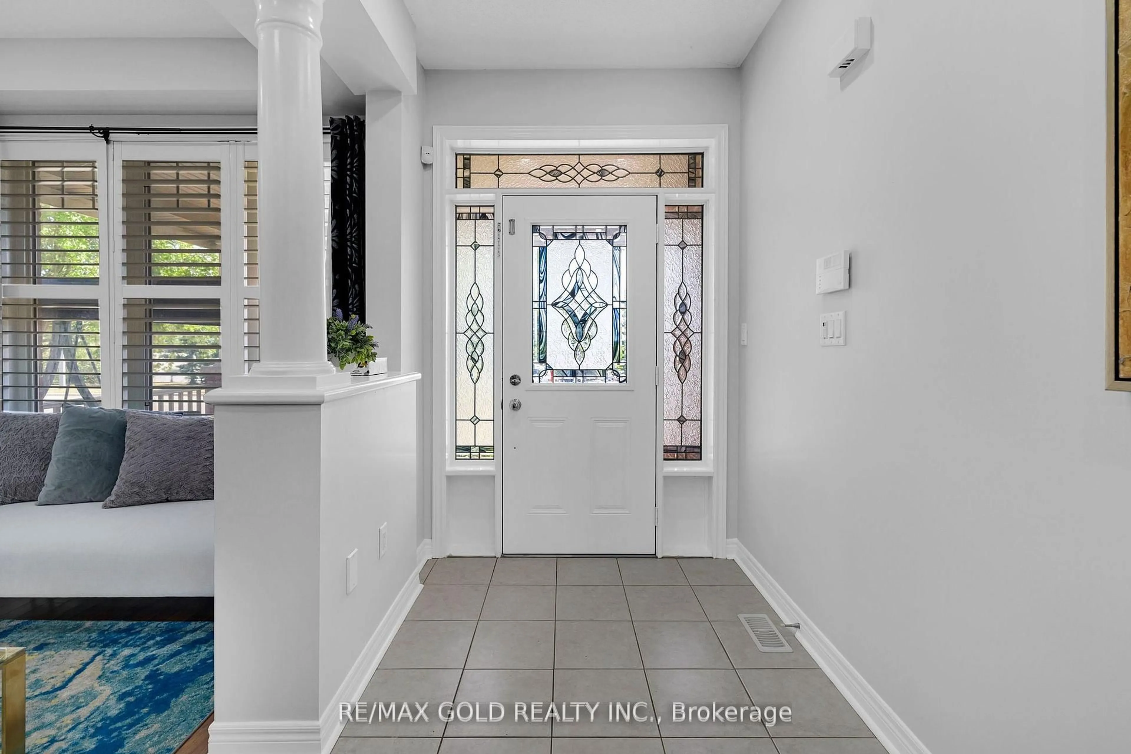 Indoor entryway for 21 Cottonfield Circ, Caledon Ontario L7C 3M8