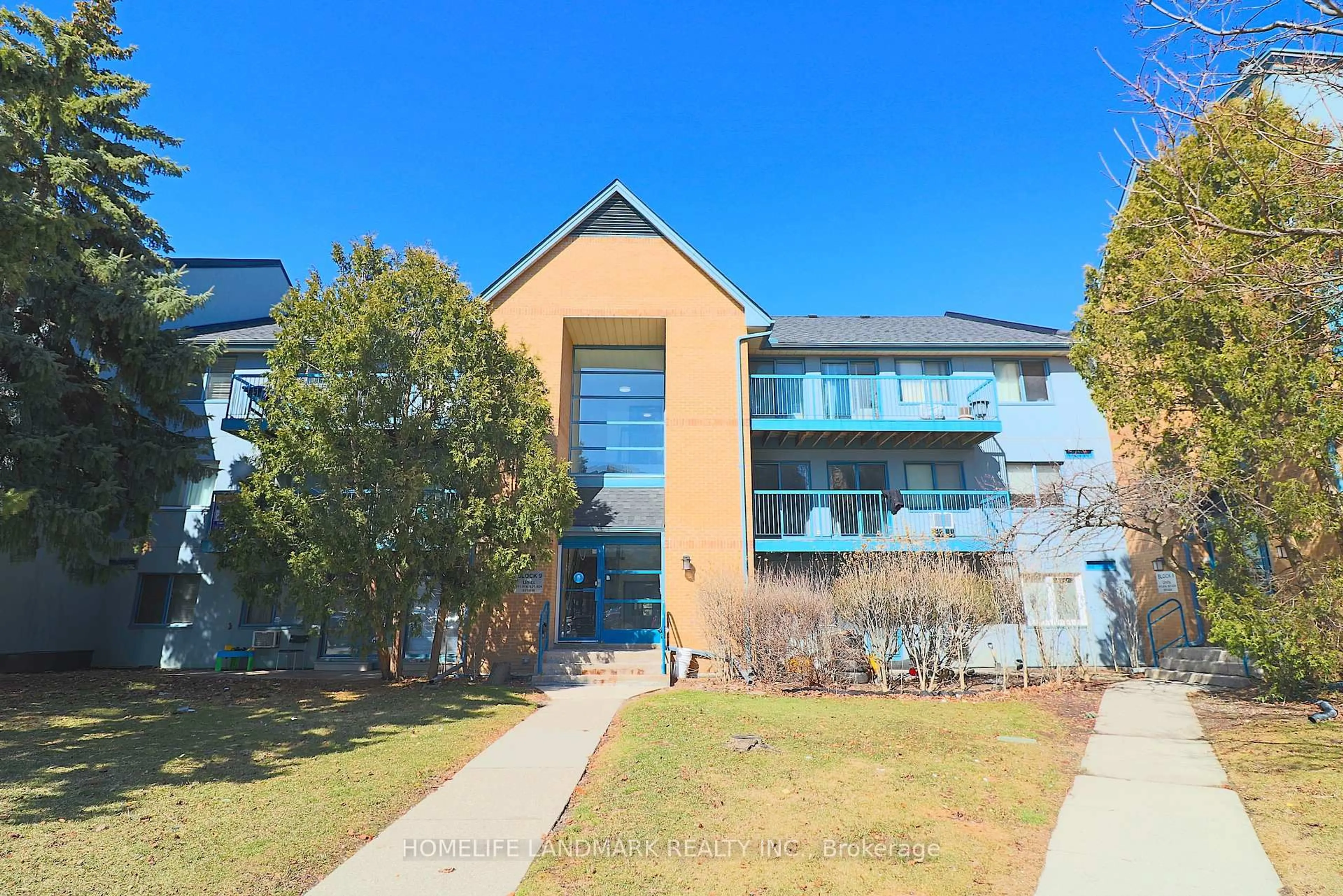 A pic from outside/outdoor area/front of a property/back of a property/a pic from drone, building for 95 Trailwood Dr #821, Mississauga Ontario L4Z 3L2