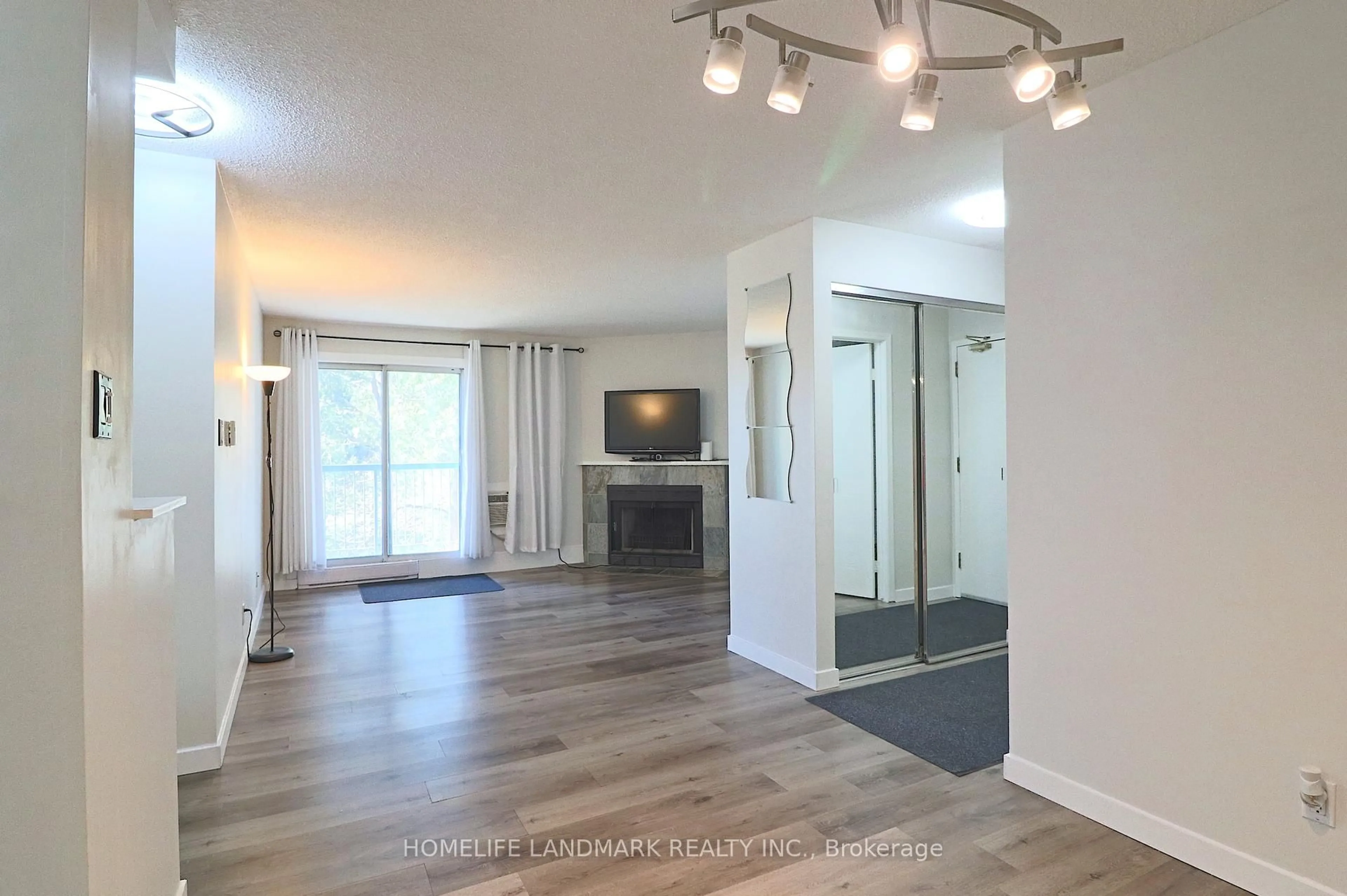 Indoor entryway for 95 Trailwood Dr #821, Mississauga Ontario L4Z 3L2