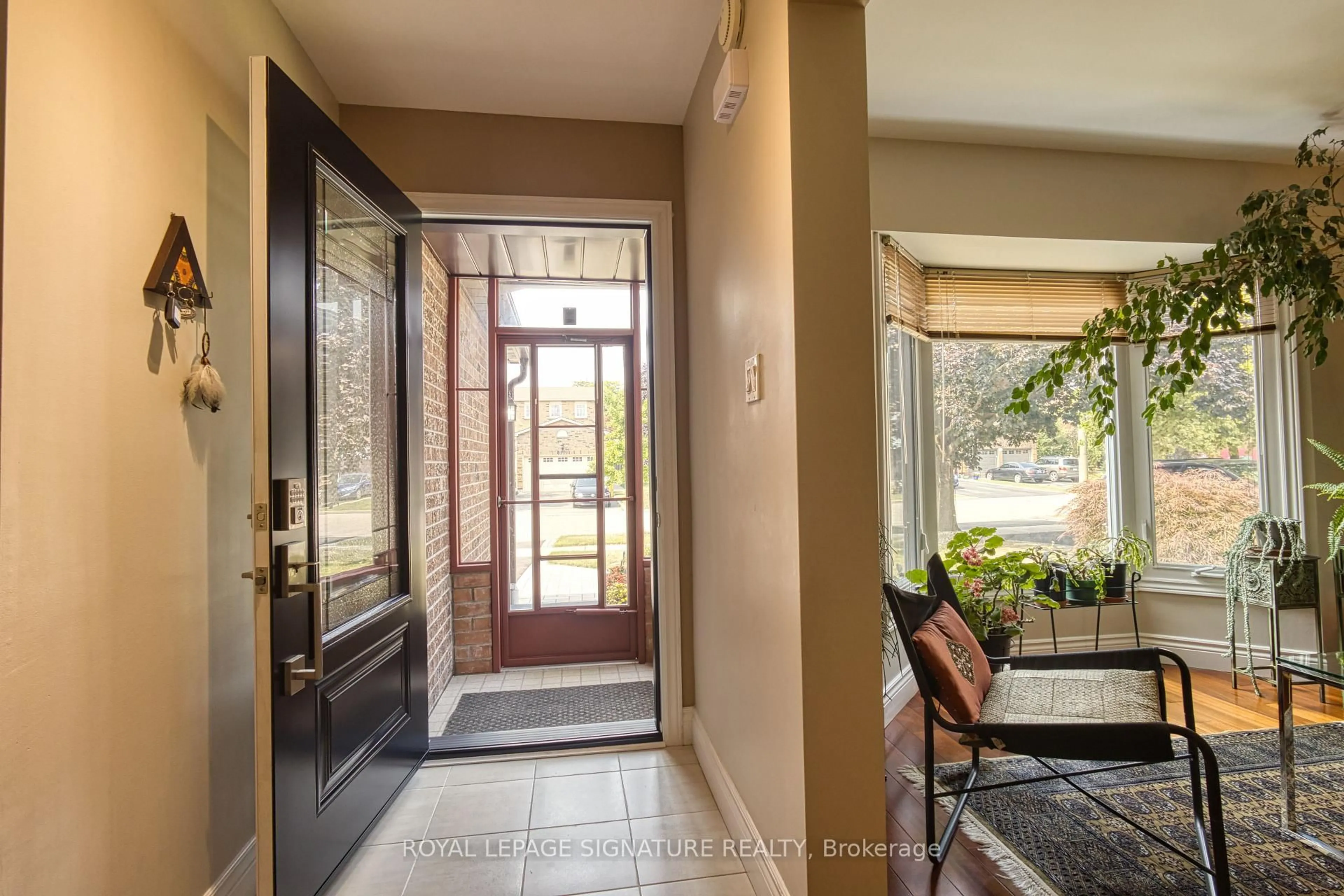 Indoor entryway for 6593 Eastridge Rd, Mississauga Ontario L5N 4L5