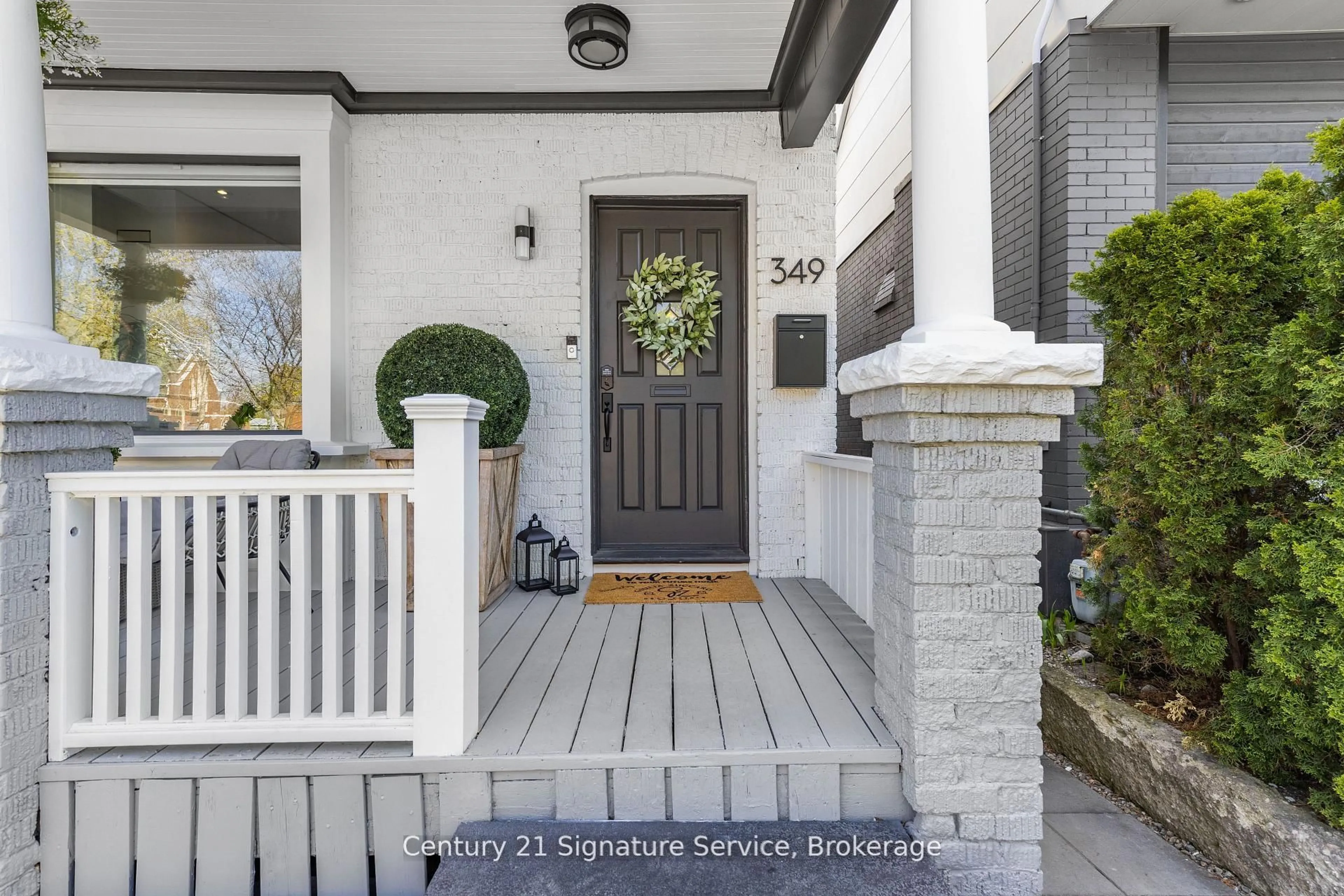 Indoor entryway for 349 Windermere Ave, Toronto Ontario M6S 3L1