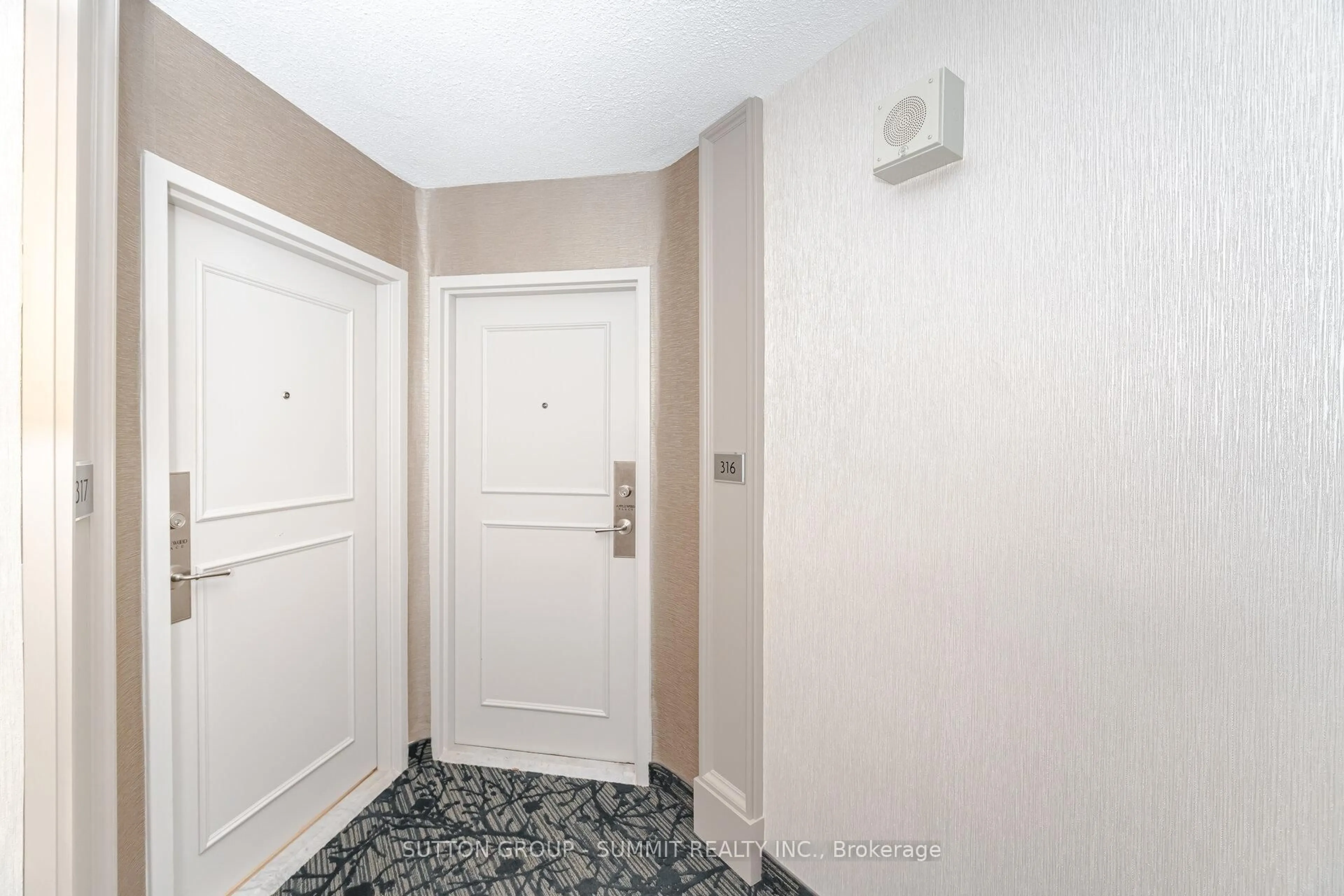 Indoor entryway for 1333 Bloor St #316, Mississauga Ontario L4Y 3T6