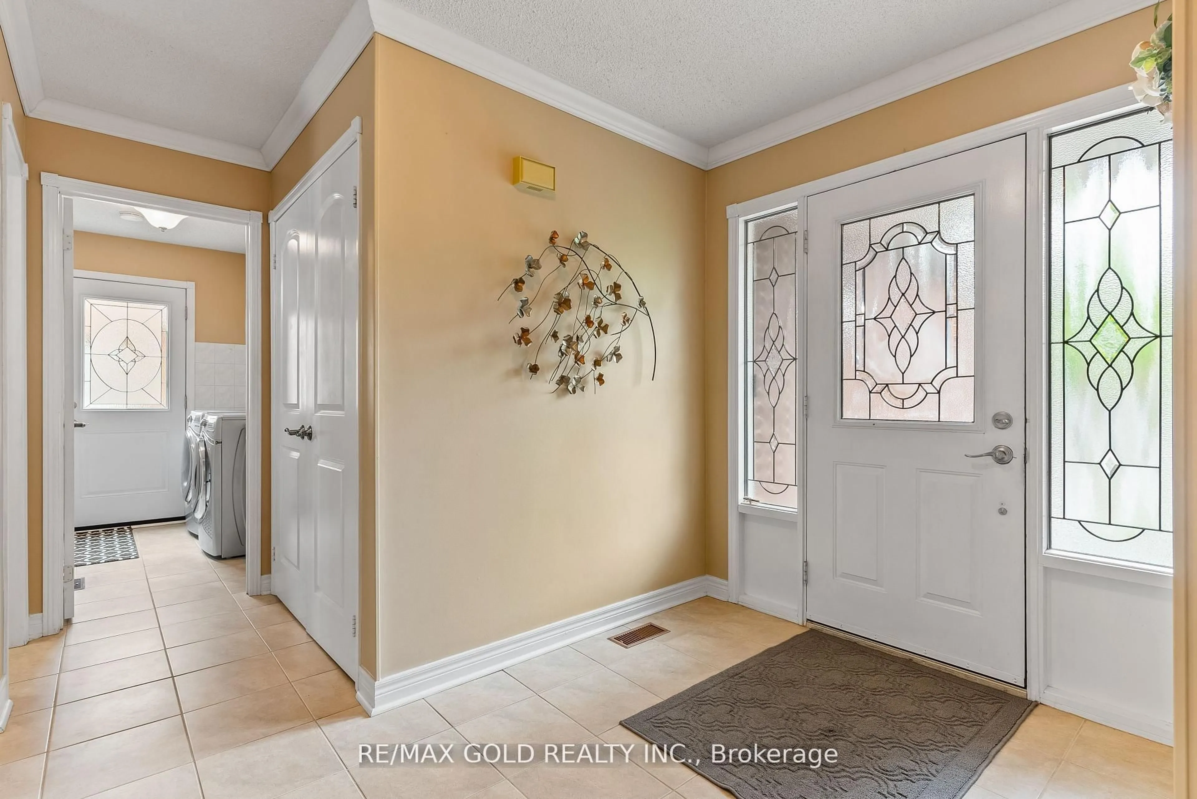Indoor entryway for 58 Hall Cres, Brampton Ontario L6X 3J5