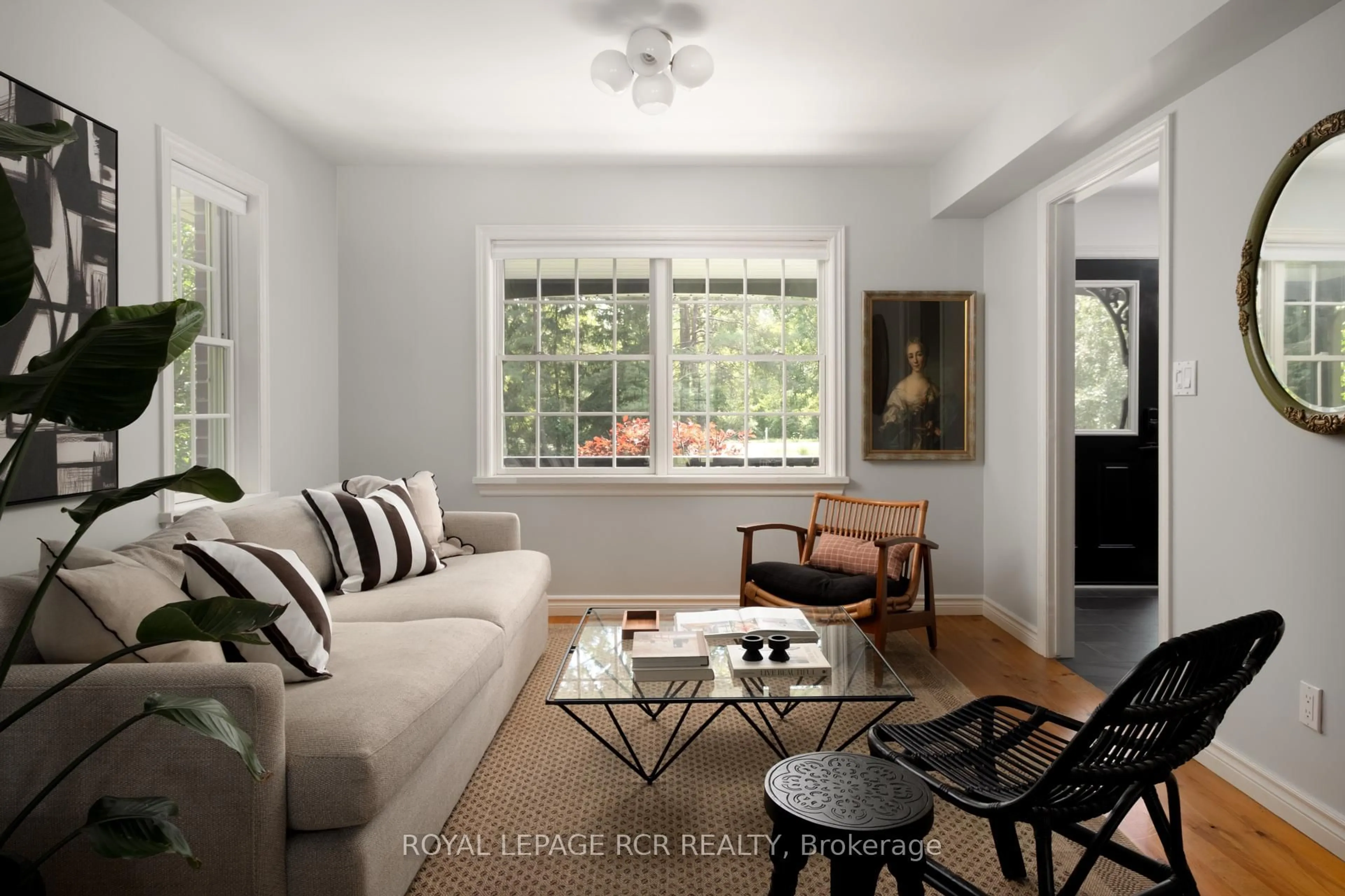 Living room with furniture, unknown for 19215 Shaws Creek Rd, Caledon Ontario L7K 1L4