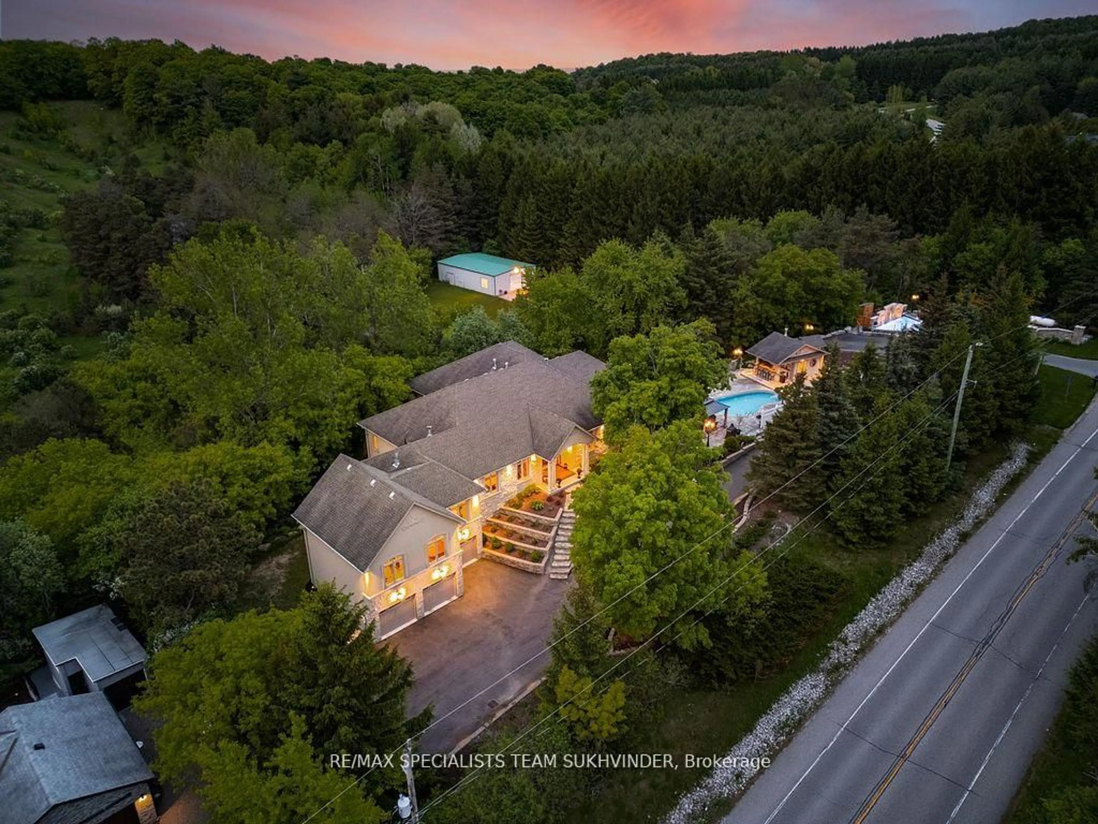 A pic from outside/outdoor area/front of a property/back of a property/a pic from drone, unknown for 16609 Mount Wolfe Rd, Caledon Ontario L7E 3P6