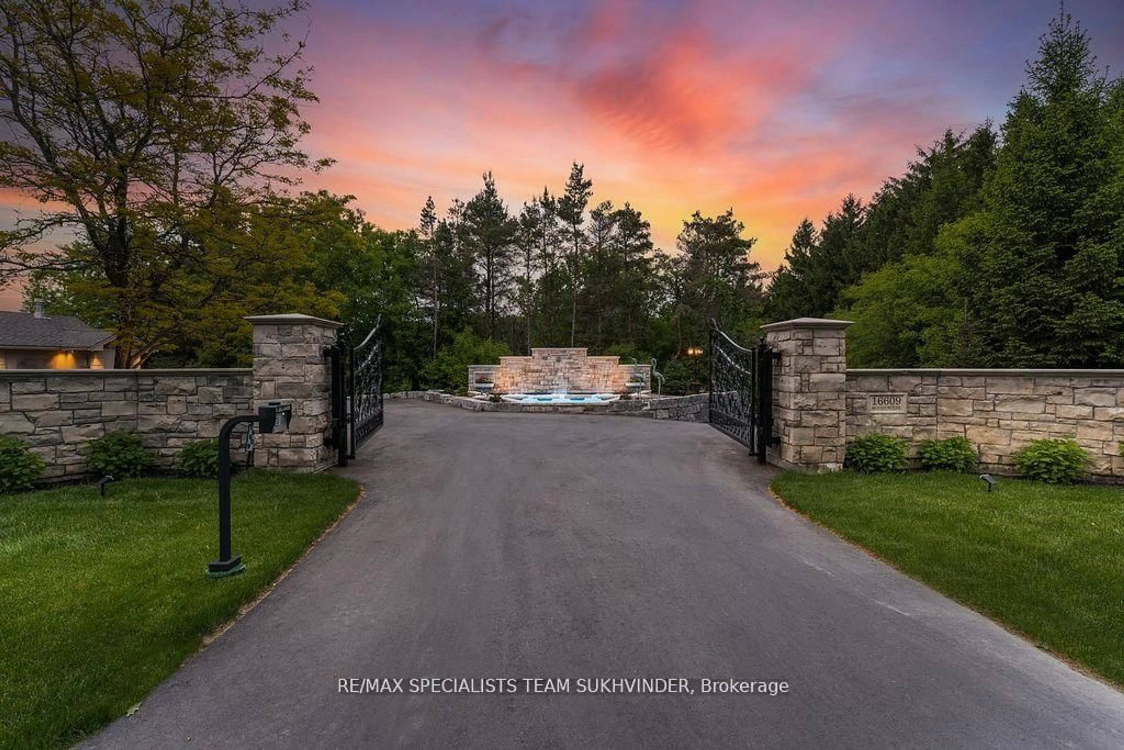 A pic from outside/outdoor area/front of a property/back of a property/a pic from drone, street for 16609 Mount Wolfe Rd, Caledon Ontario L7E 3P6