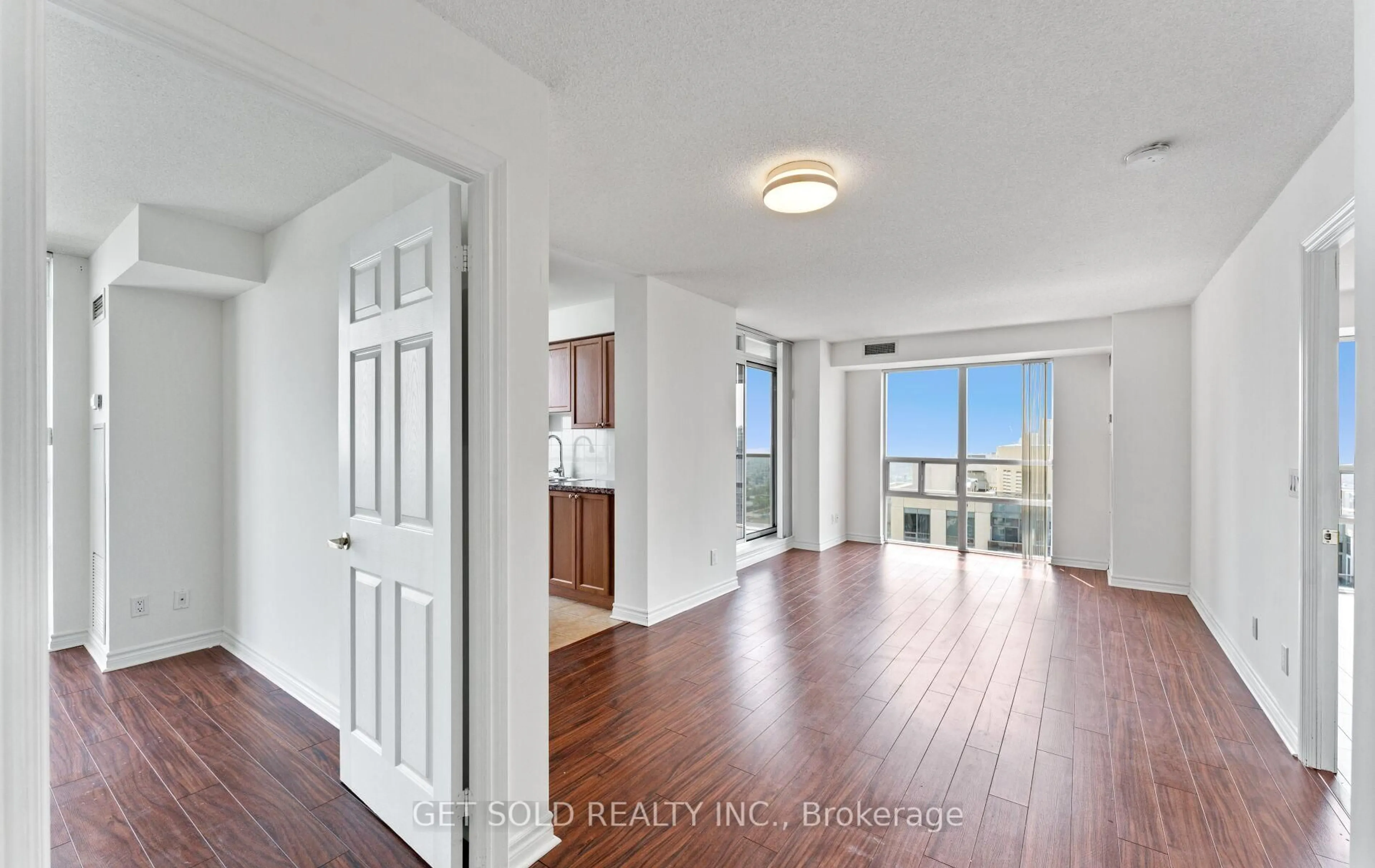 Indoor entryway for 5 Michael Power Pl #LPH03, Toronto Ontario M9A 0A3