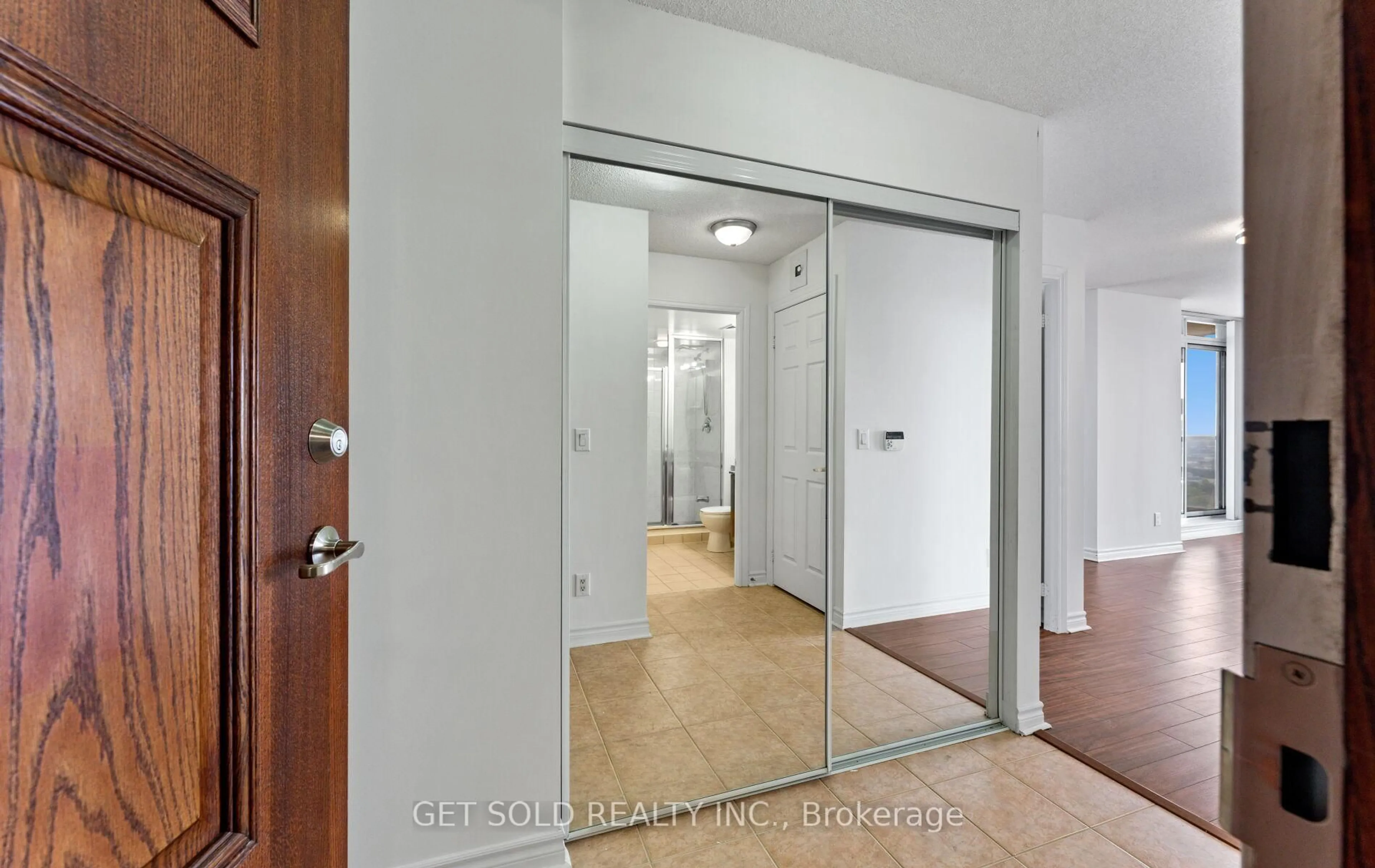 Indoor entryway for 5 Michael Power Pl #LPH03, Toronto Ontario M9A 0A3