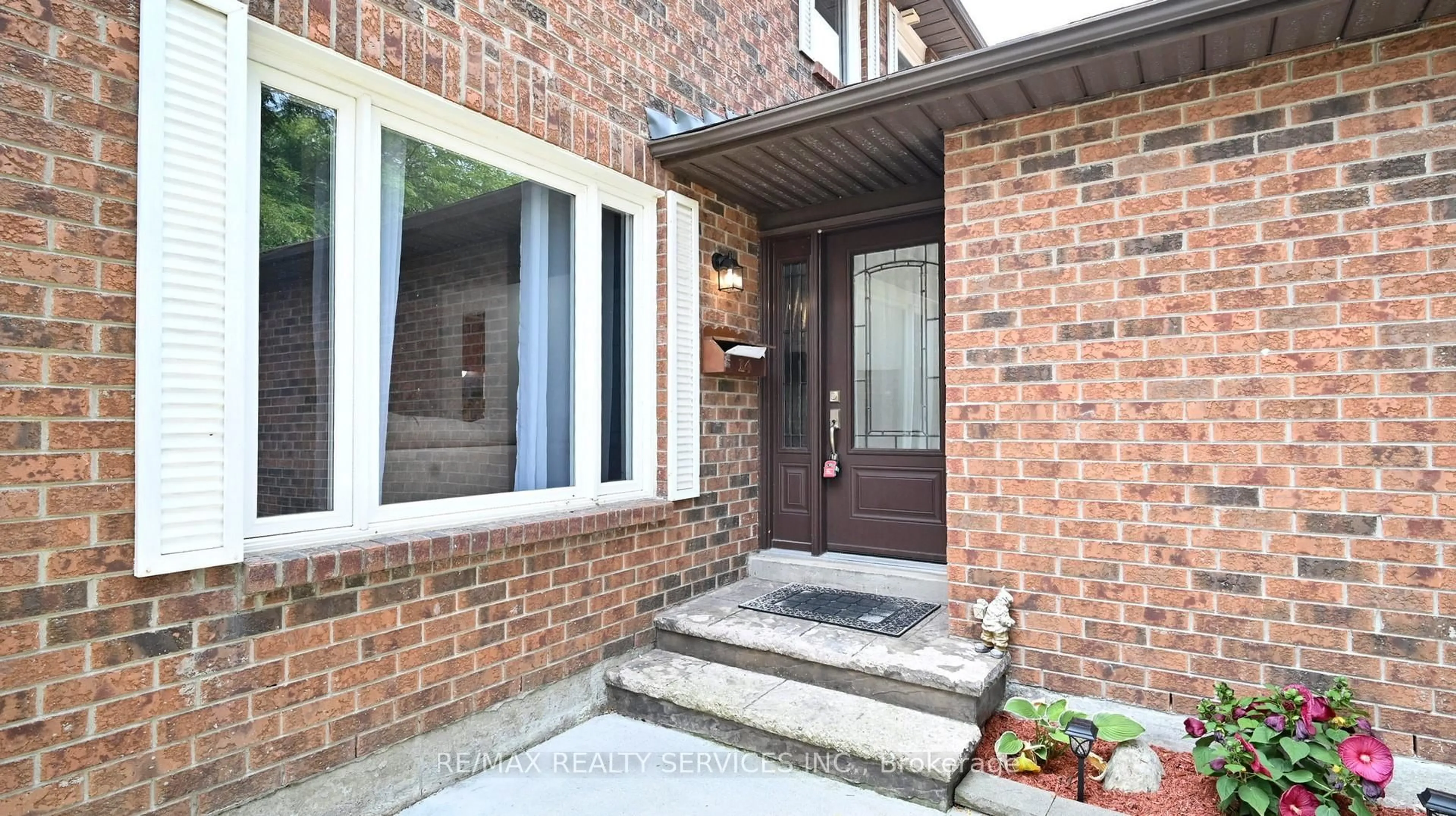 Home with brick exterior material, street for 14 Myna Crt, Brampton Ontario L6S 4H8