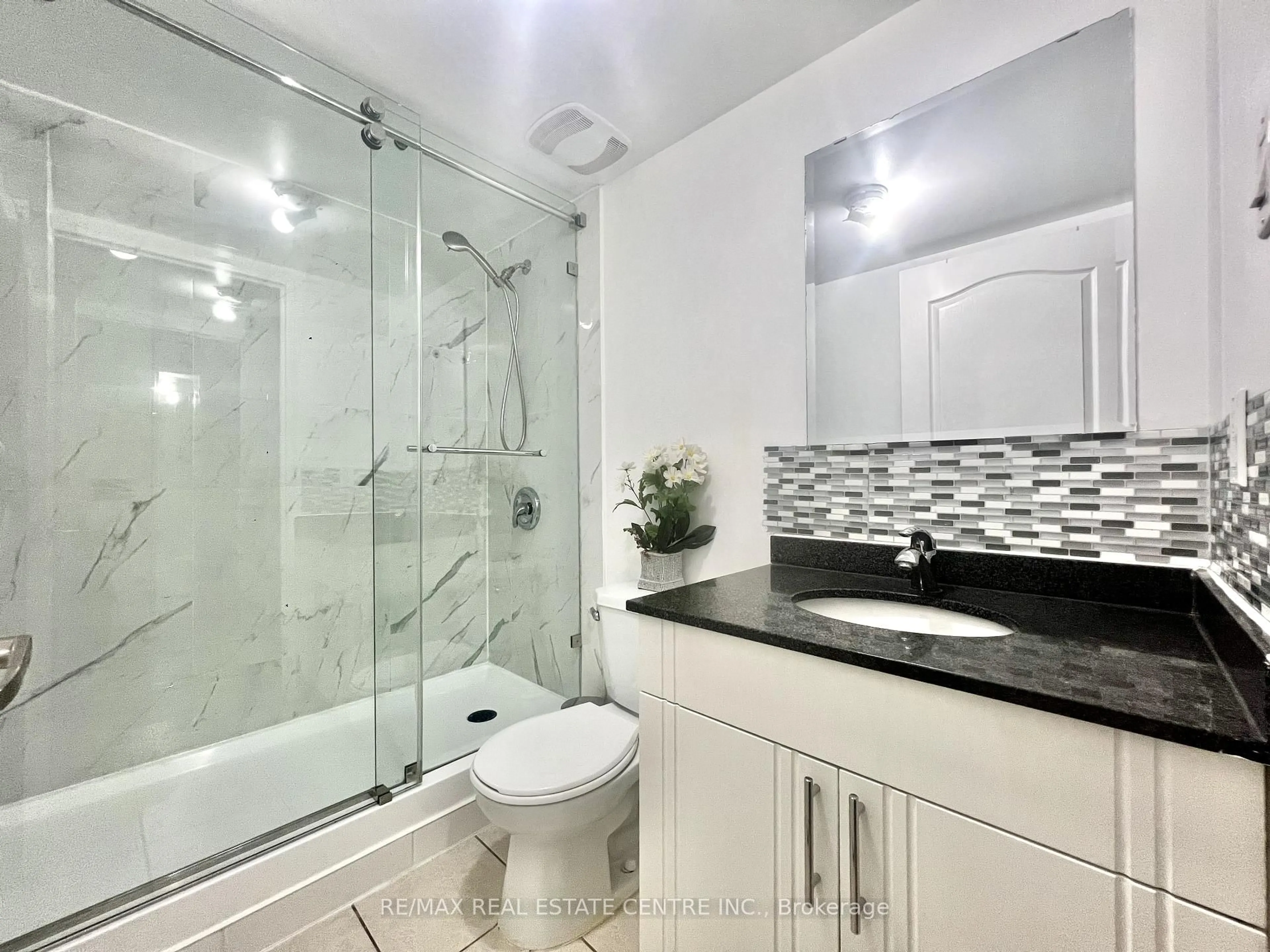 Contemporary bathroom, ceramic/tile floor for 7405 Goreway Dr #501, Mississauga Ontario L4T 0A3