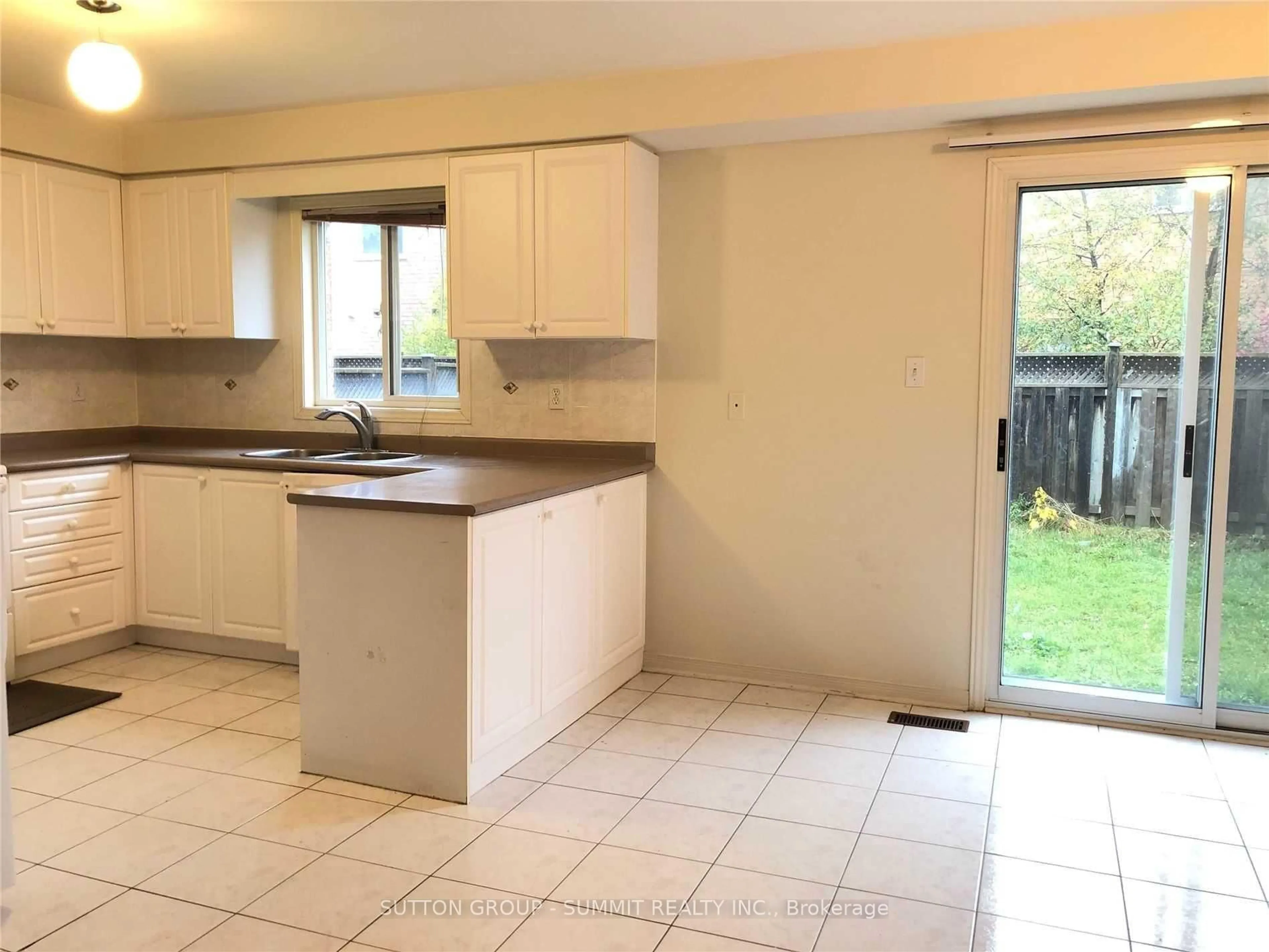 Standard kitchen, unknown for 3269 Camberwell Dr, Mississauga Ontario L5M 6T2
