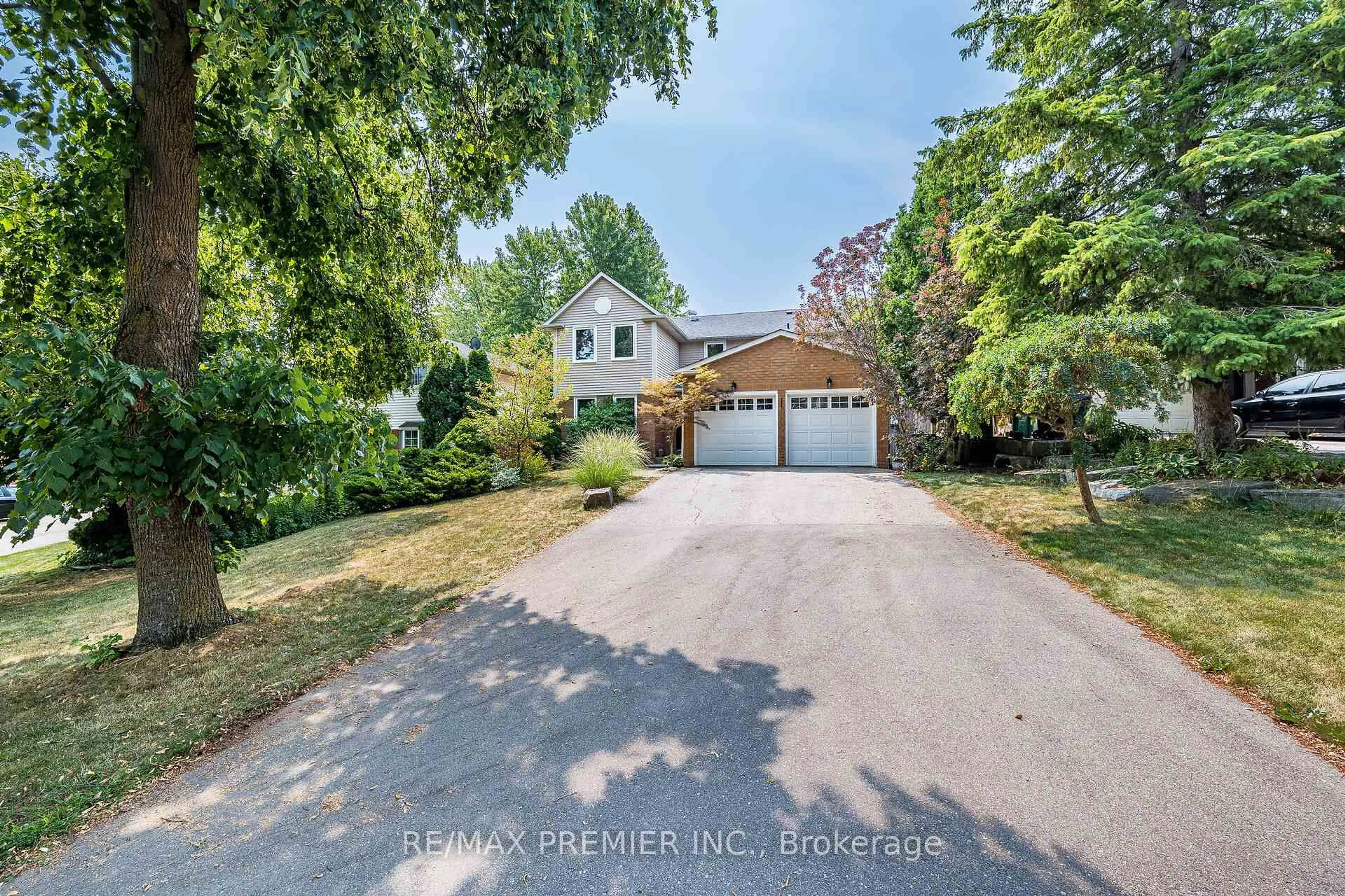 A pic from outside/outdoor area/front of a property/back of a property/a pic from drone, street for 355 Hersey Cres, Caledon Ontario L7E 3Z6