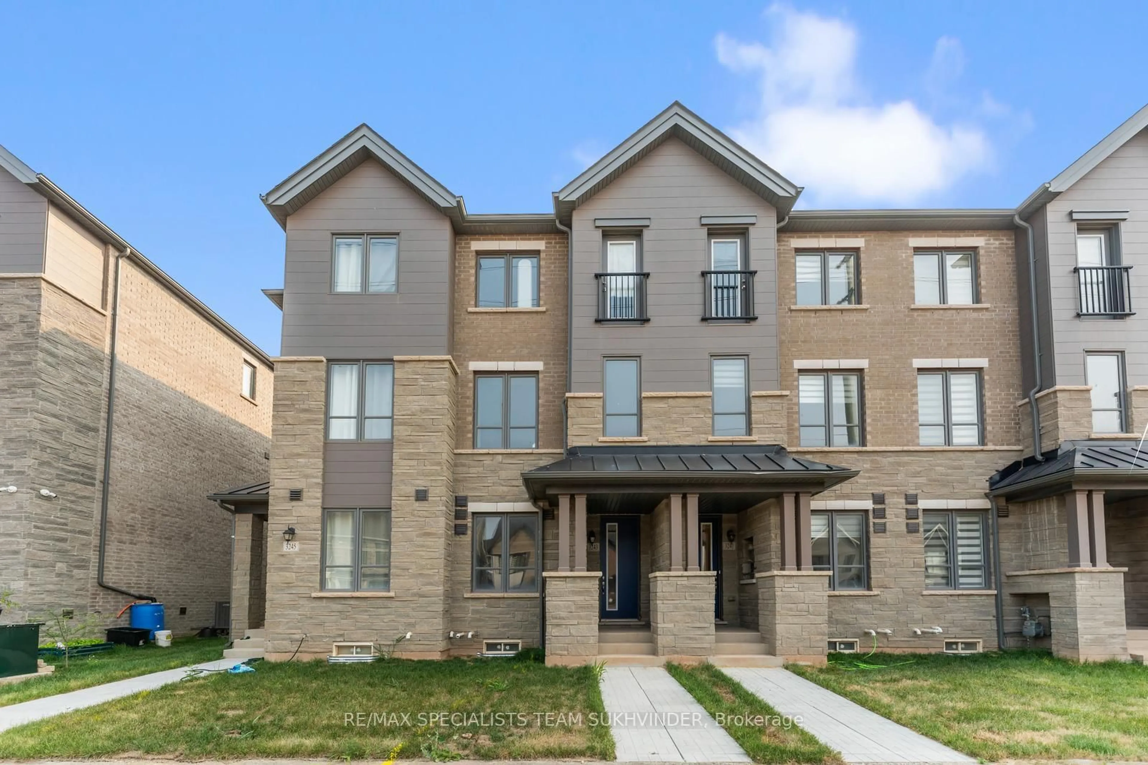 Home with brick exterior material, street for 3243 Sixth Line, Oakville Ontario L6H 0V9