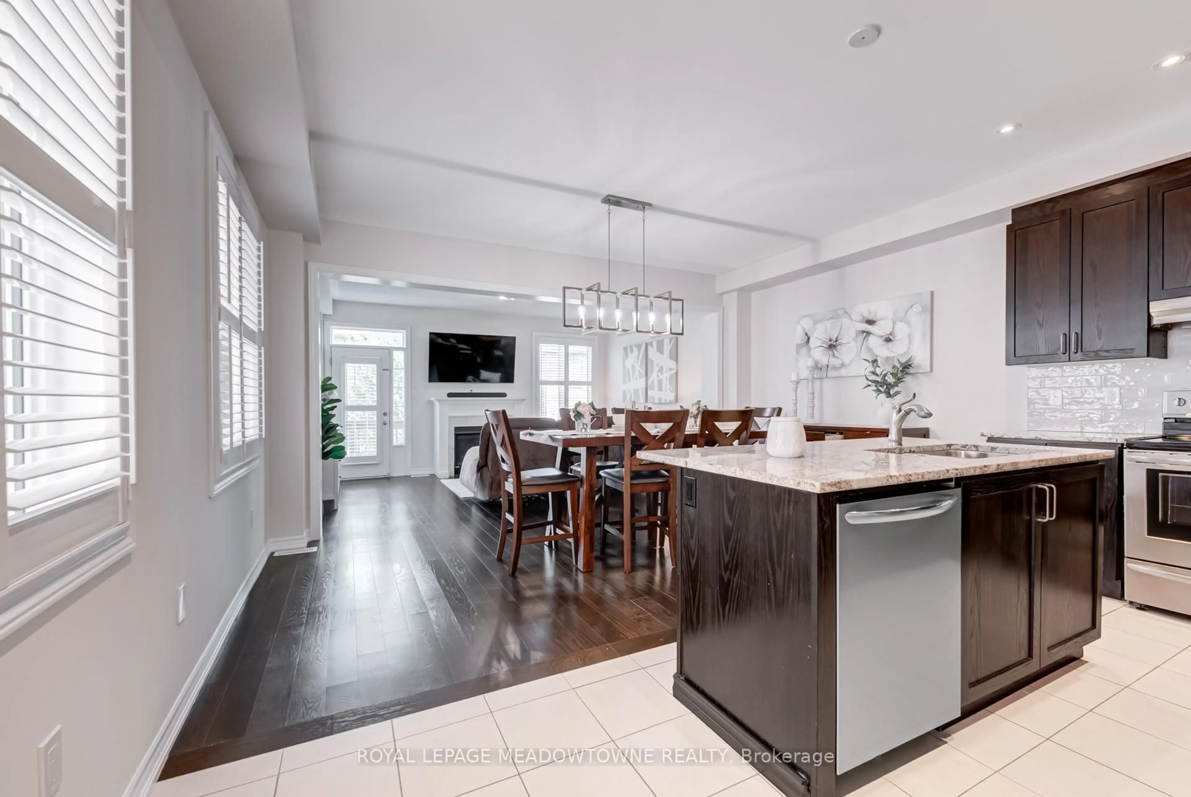 Open concept kitchen, unknown for 43 Ridgegate Cres, Halton Hills Ontario L7G 4B6