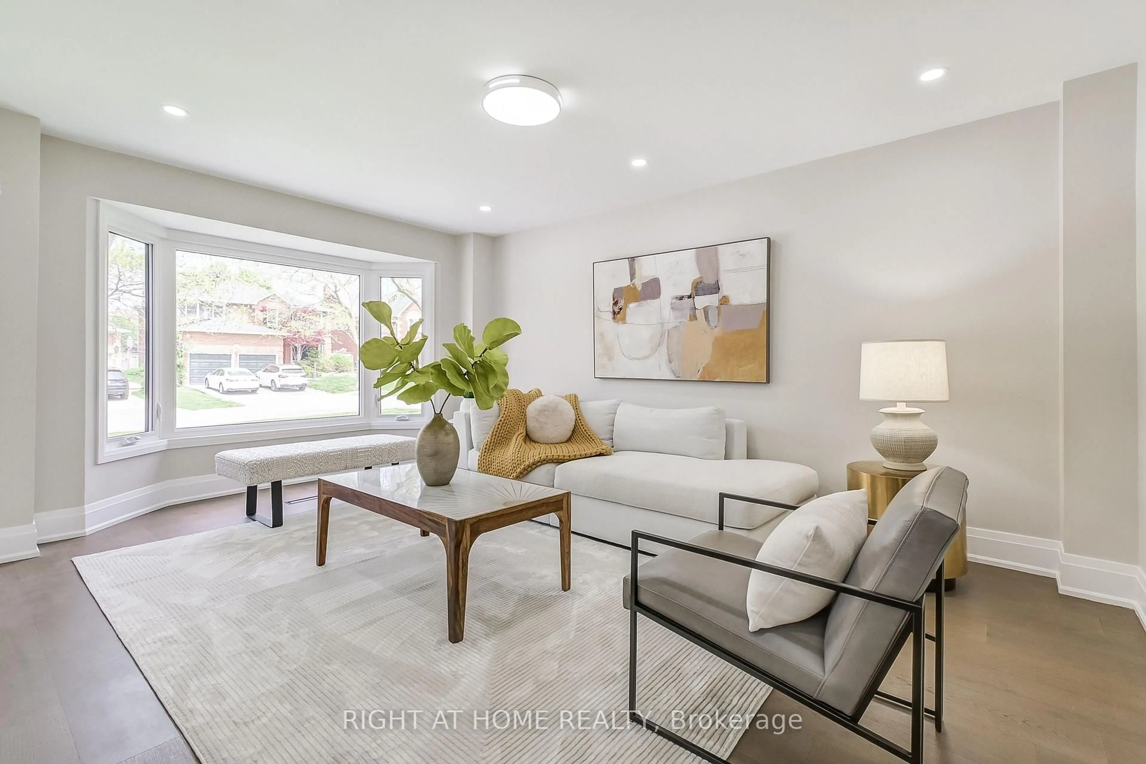 Living room with furniture, unknown for 1308 Fieldcrest Lane, Oakville Ontario L6M 2N6