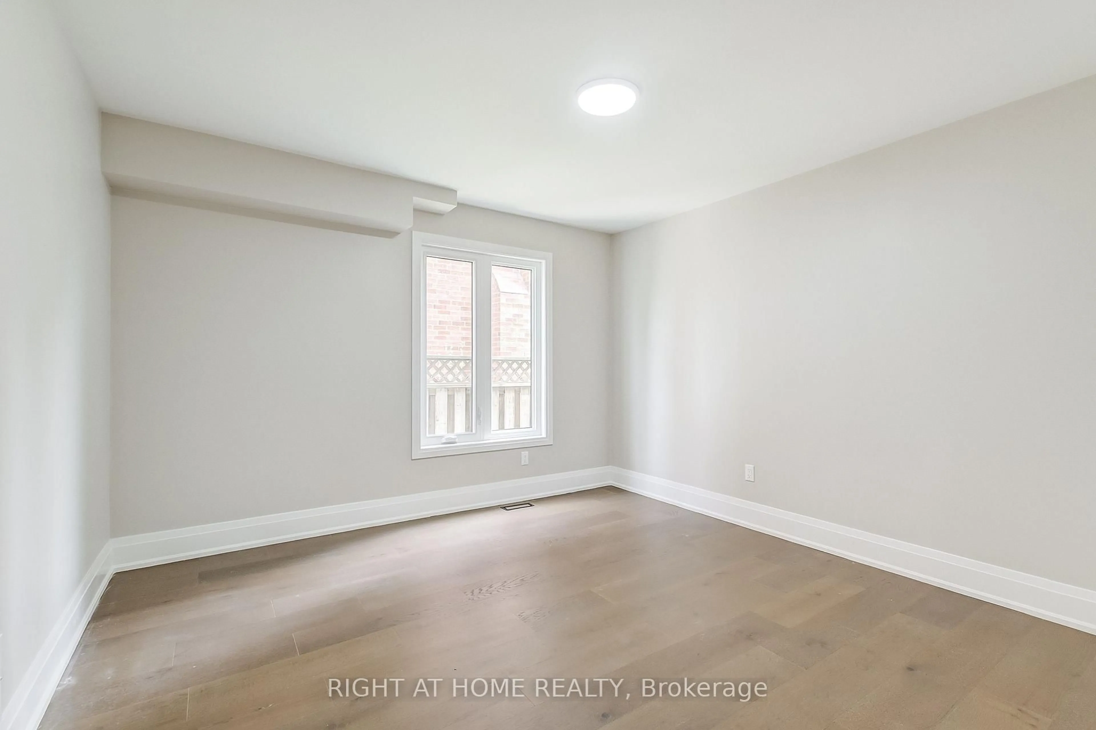 A pic of a room for 1308 Fieldcrest Lane, Oakville Ontario L6M 2N6