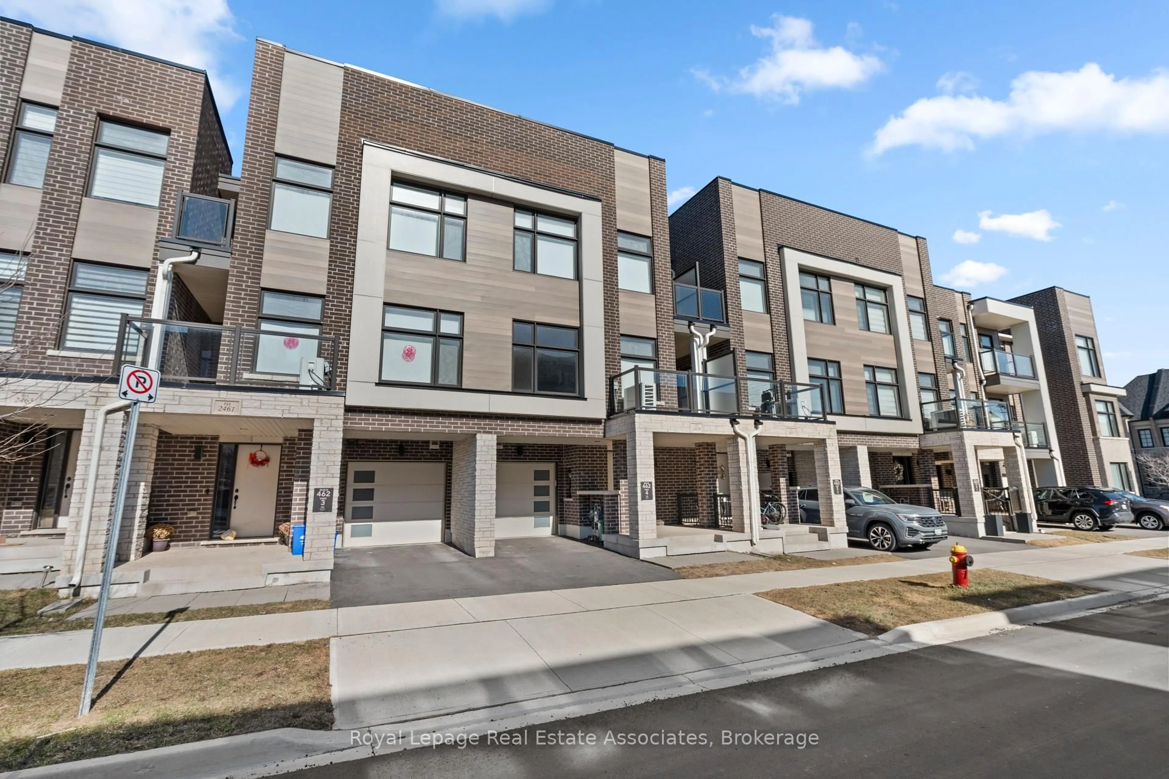 A pic from outside/outdoor area/front of a property/back of a property/a pic from drone, street for 2459 Belt Lane, Oakville Ontario L6M 5L9