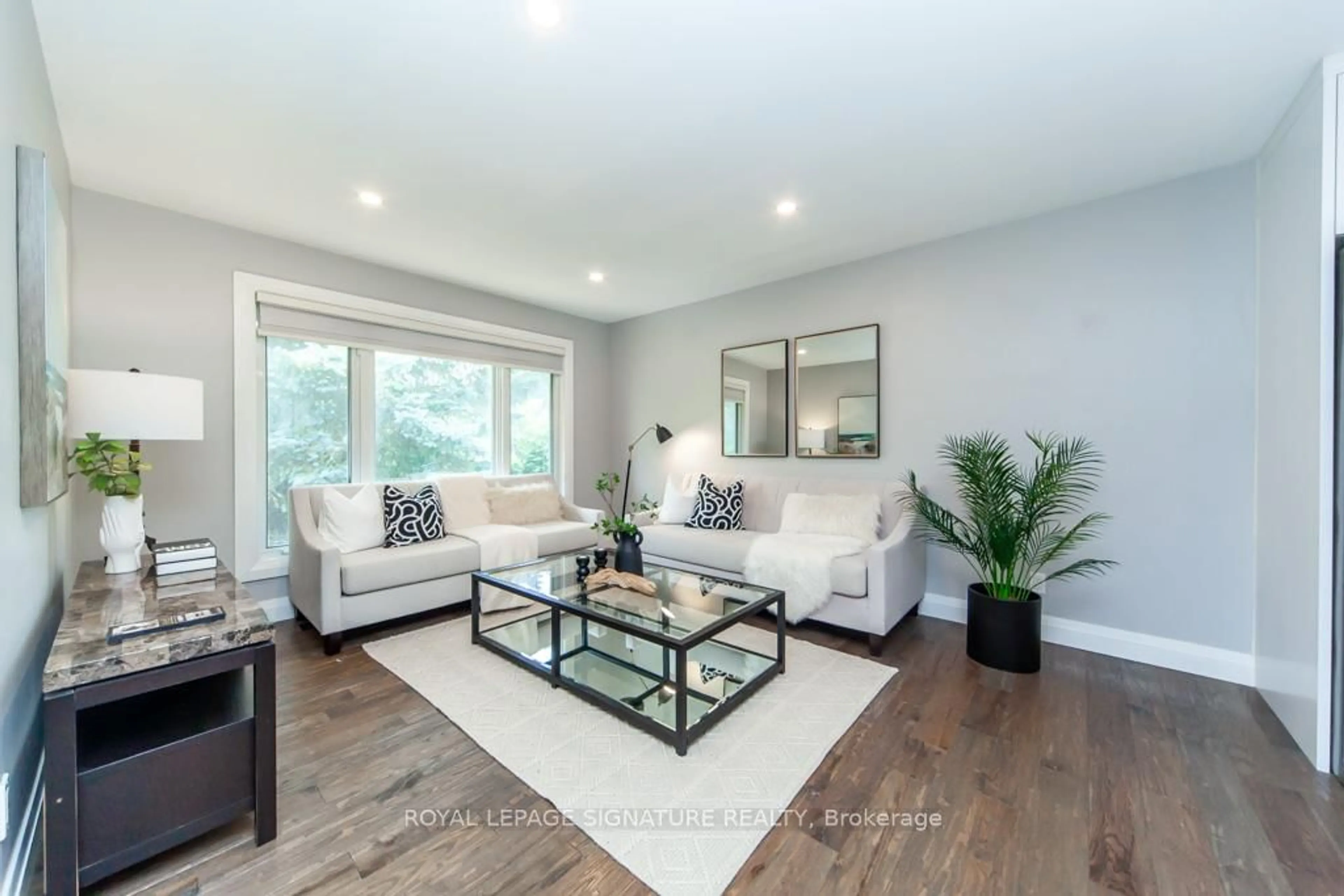 Living room with furniture, wood/laminate floor for 3605 The Credit Woodlands, Mississauga Ontario L5C 2K8