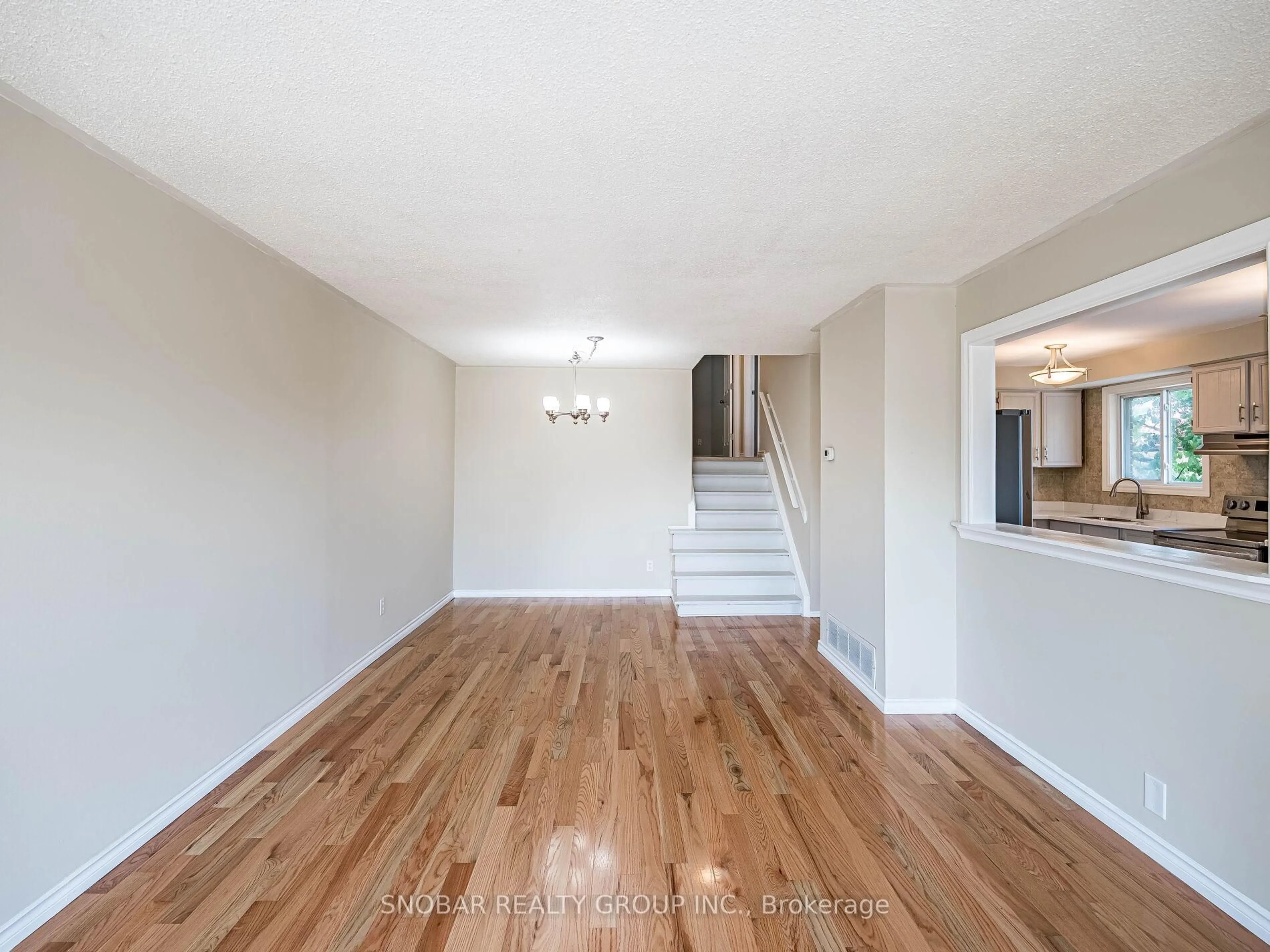A pic of a room for 3326 Homark Dr, Mississauga Ontario L4Y 2K4
