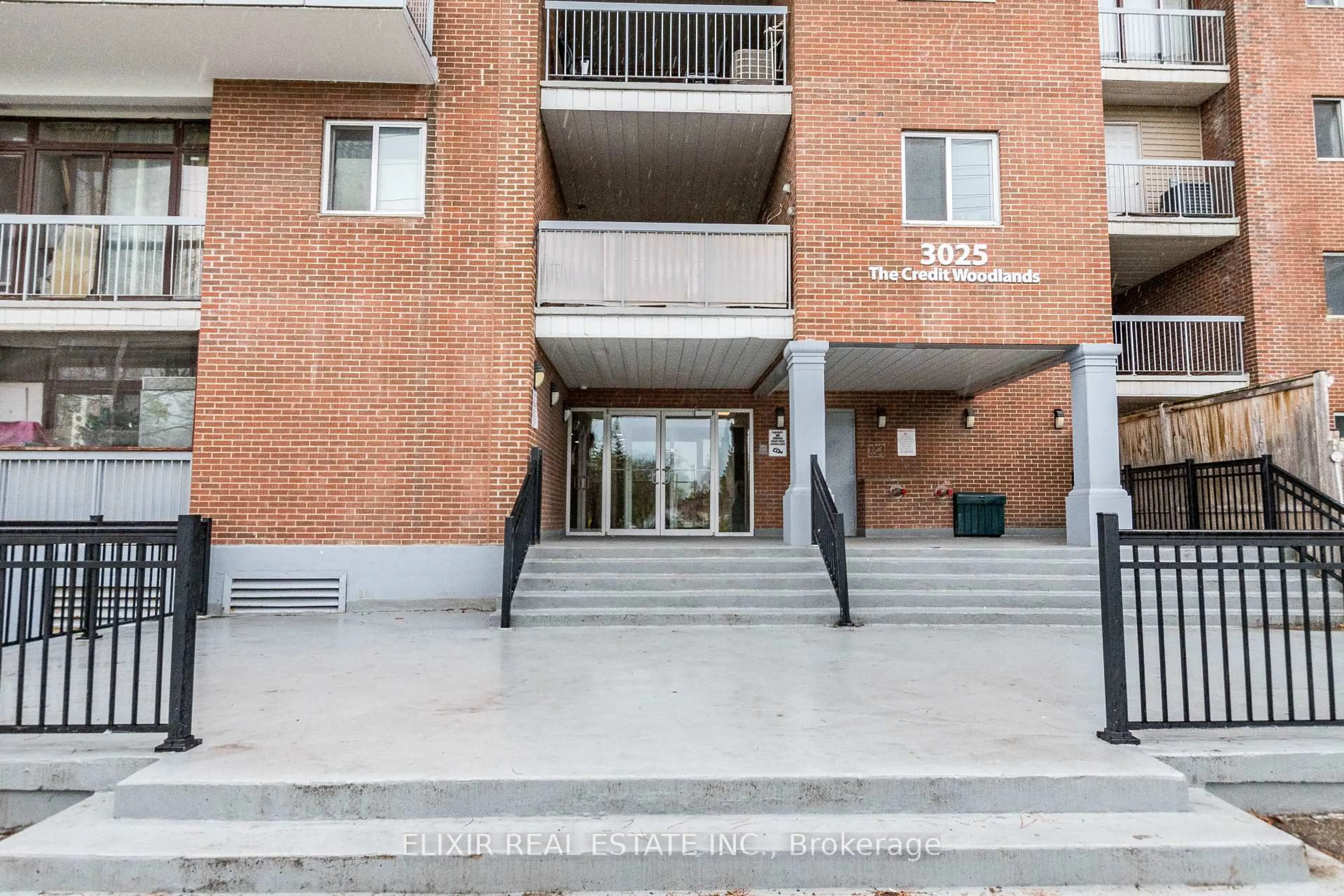 Unknown for 3025 The Credit Woodlands Dr #336, Mississauga Ontario L5C 2V3