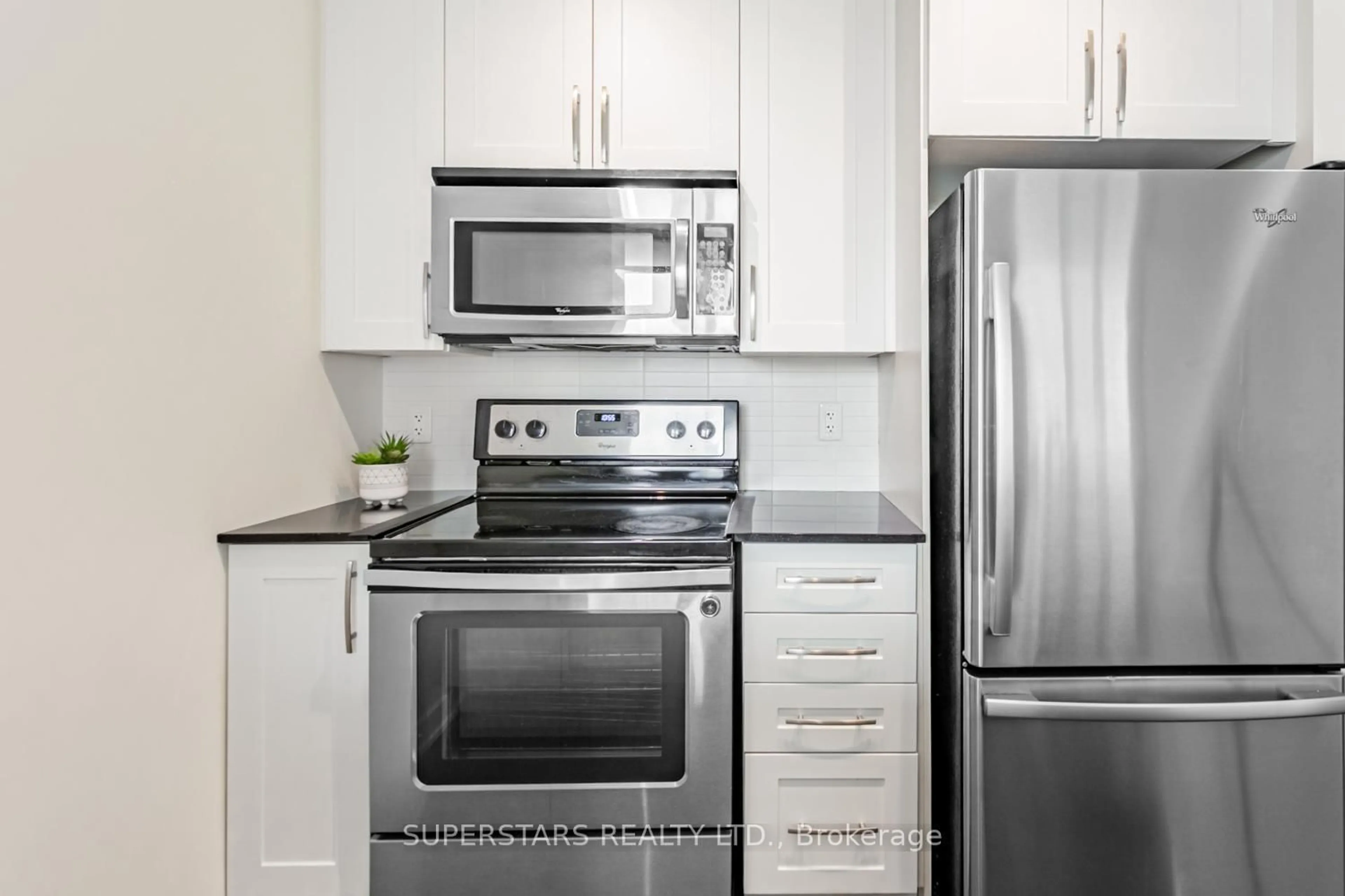 Standard kitchen, unknown for 4065 Brickstone Mews #2102, Mississauga Ontario L5B 0G3