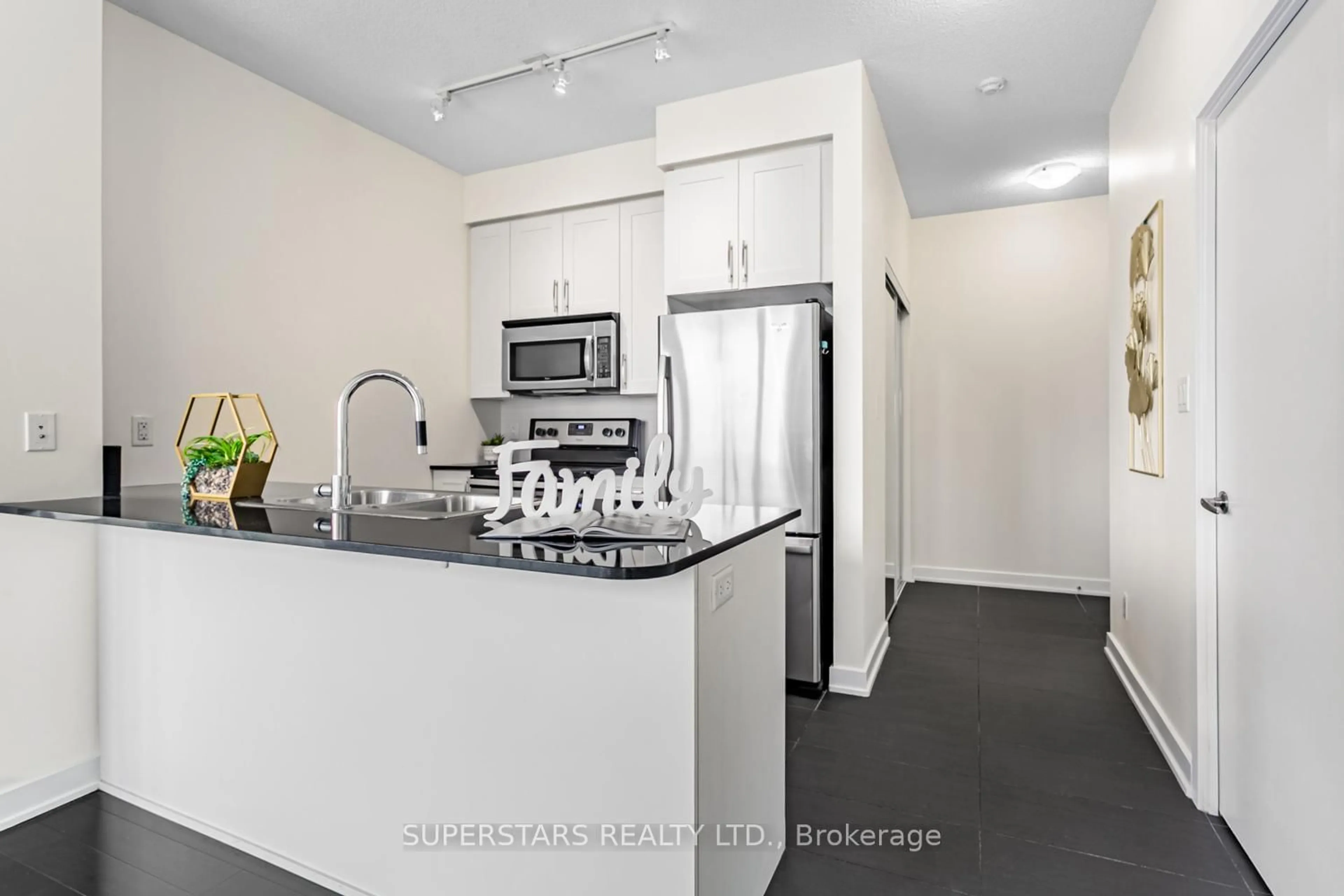 Standard kitchen, unknown for 4065 Brickstone Mews #2102, Mississauga Ontario L5B 0G3