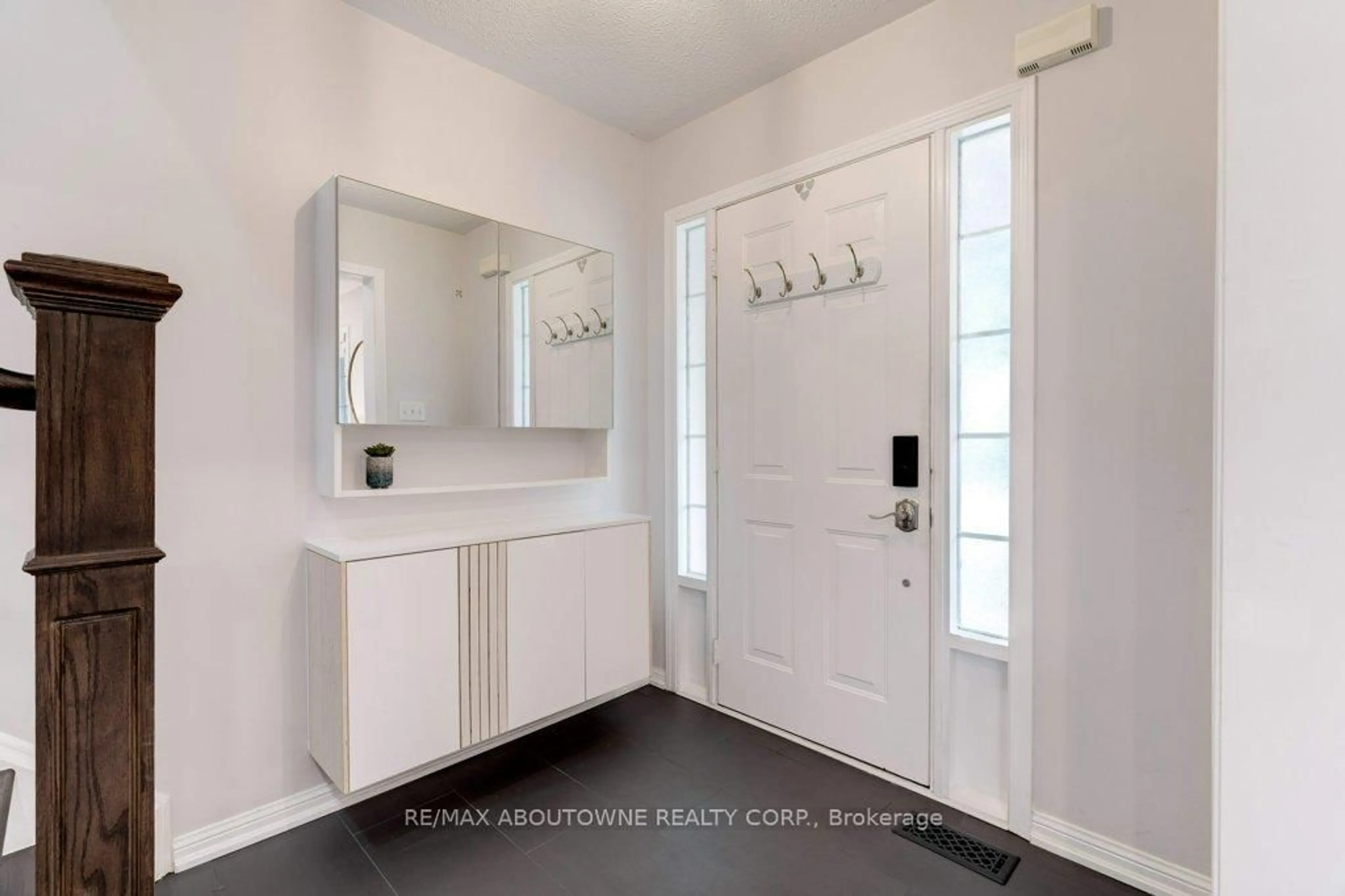 Indoor entryway for 3133 Abernathy Way, Oakville Ontario L6M 5C2