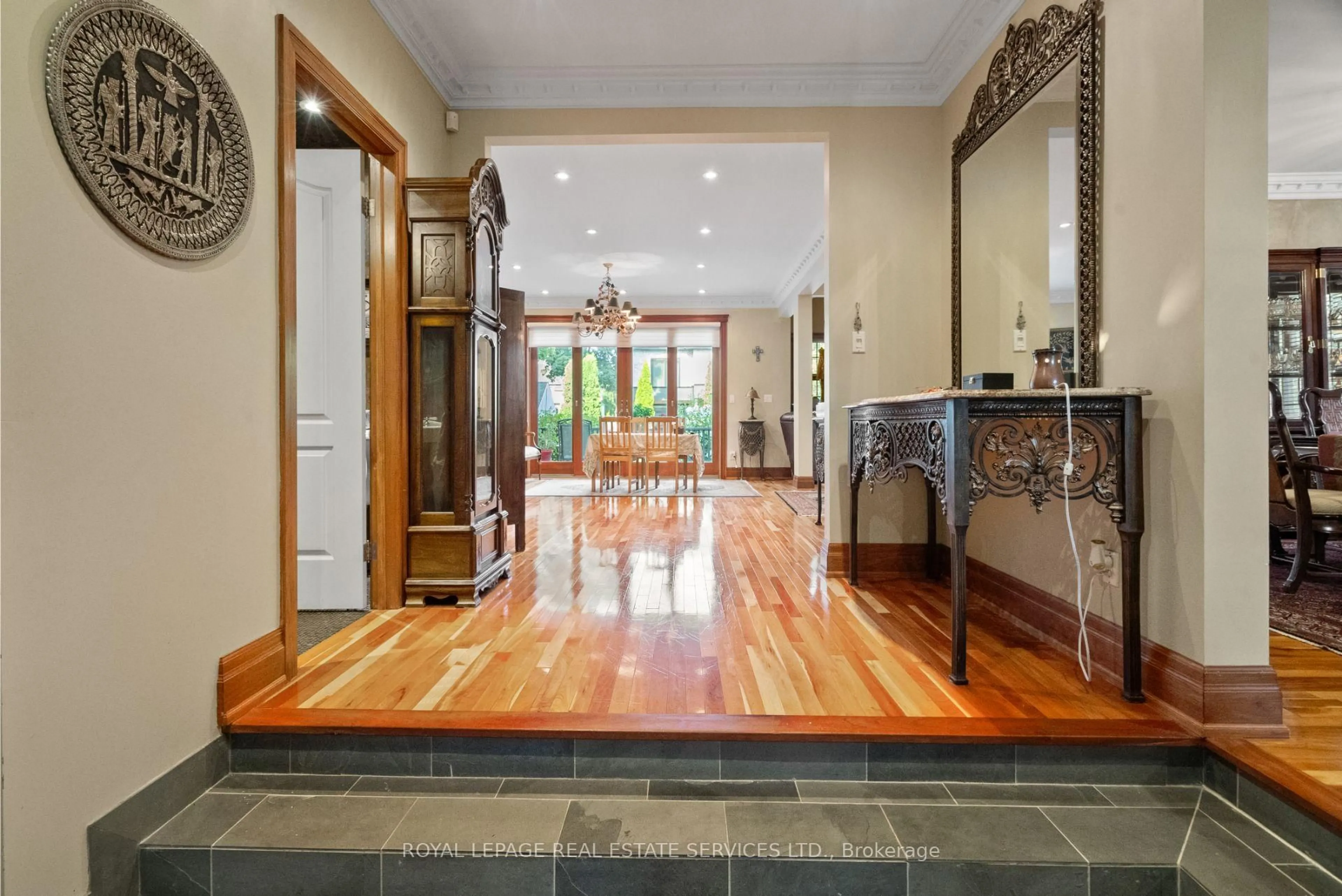 Indoor foyer for 5 Cedarland Dr, Toronto Ontario M9A 2J7