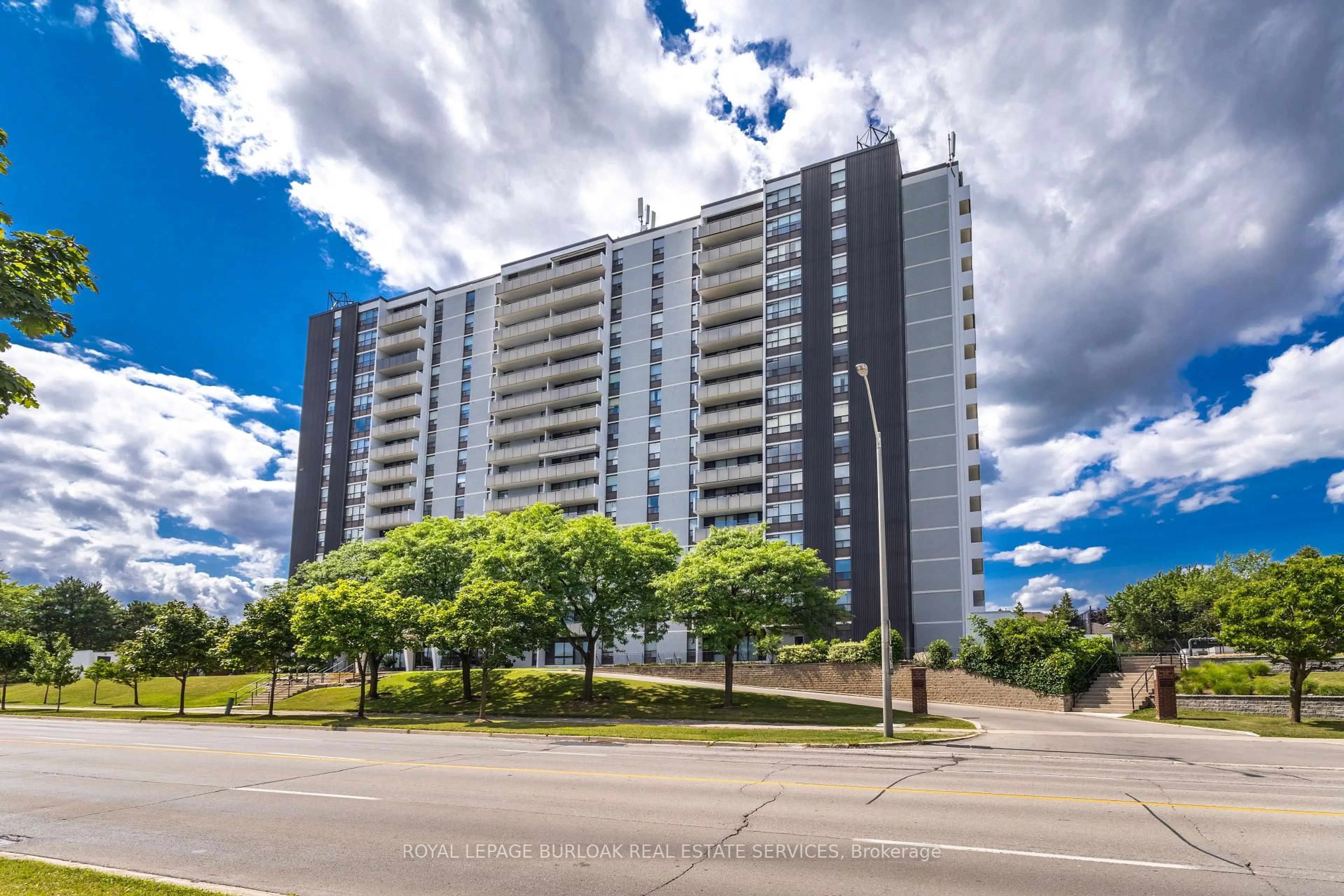 A pic from outside/outdoor area/front of a property/back of a property/a pic from drone, unknown for 2055 Upper Middle Rd #805, Burlington Ontario L7P 3P4