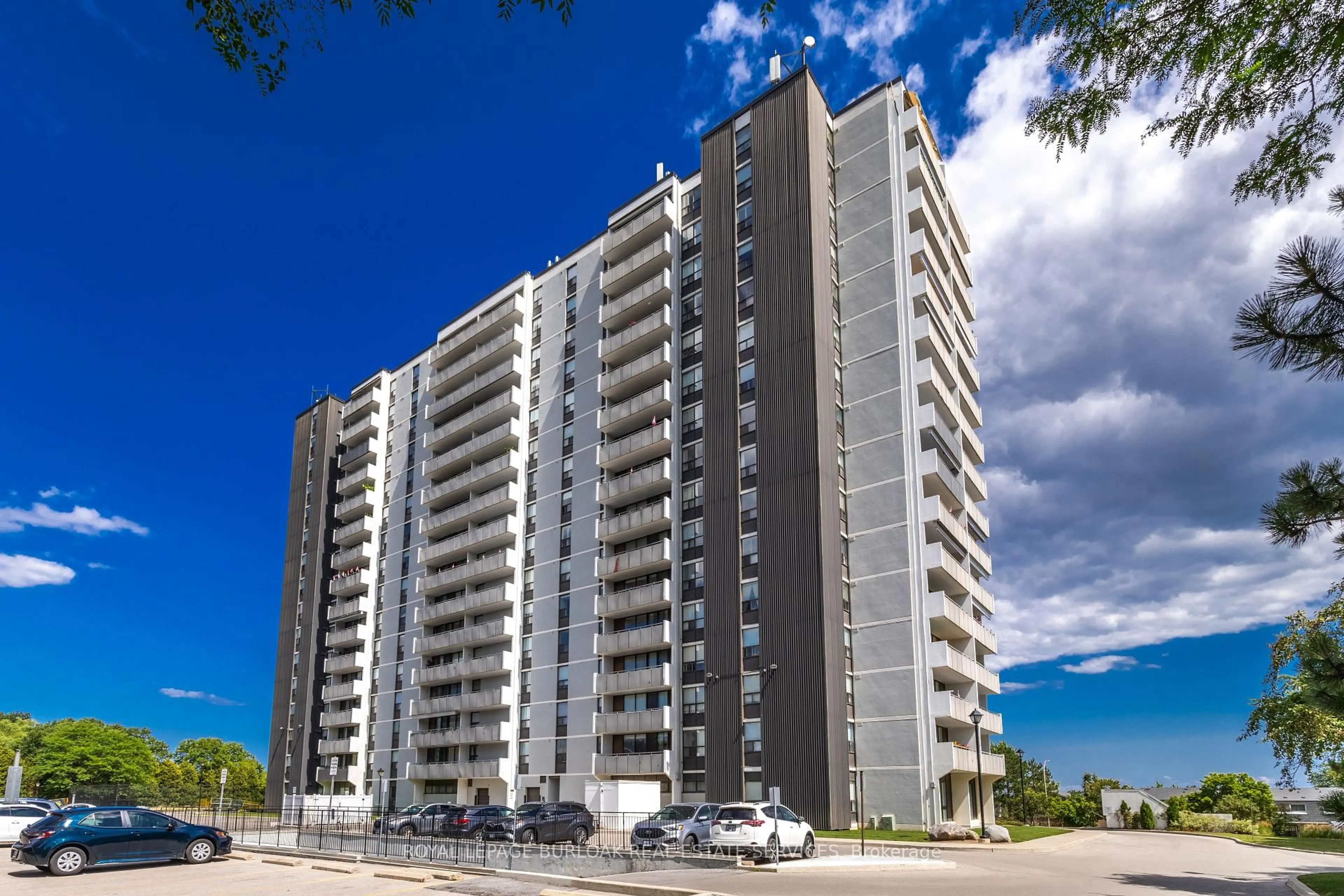 A pic from outside/outdoor area/front of a property/back of a property/a pic from drone, building for 2055 Upper Middle Rd #805, Burlington Ontario L7P 3P4
