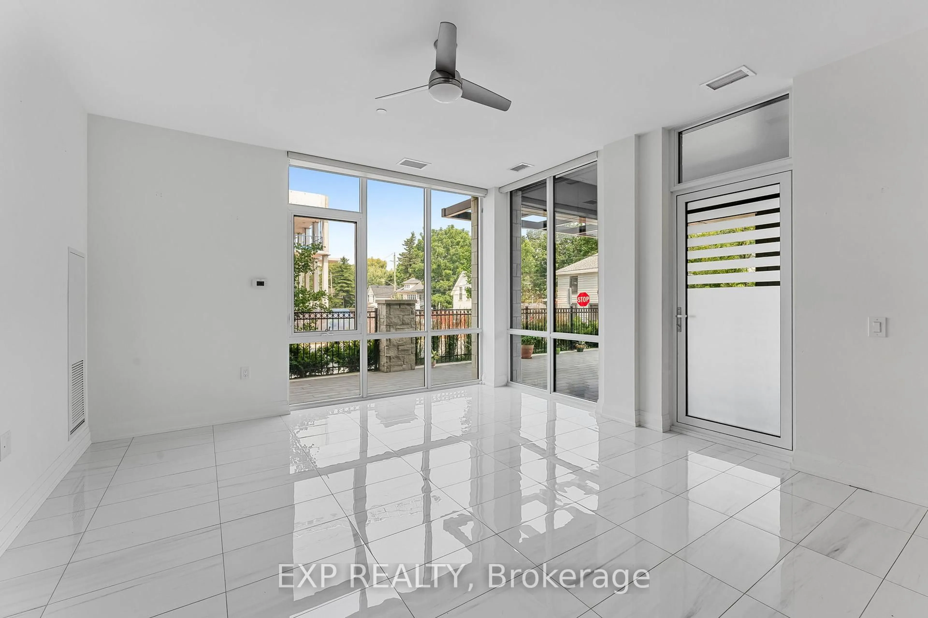 Indoor foyer for 42 Mill St #105, Halton Hills Ontario L7G 0P9