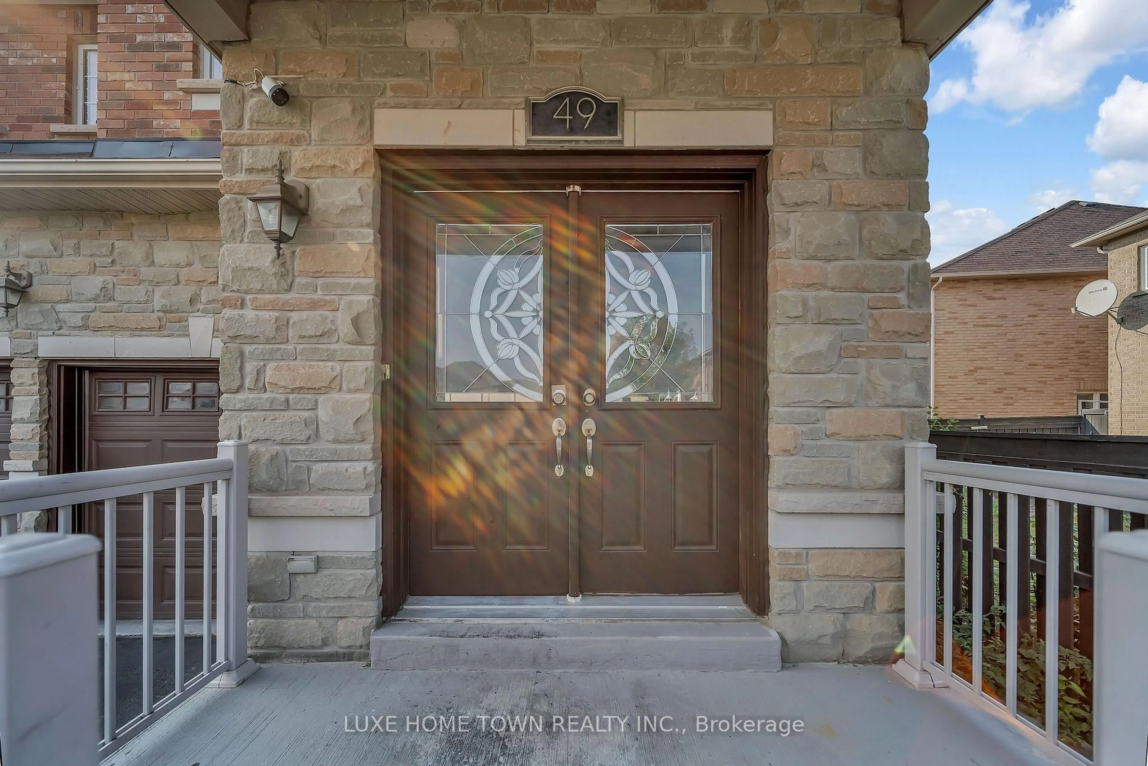 Indoor entryway for 49 Kirkhaven Way, Brampton Ontario L6X 0L8