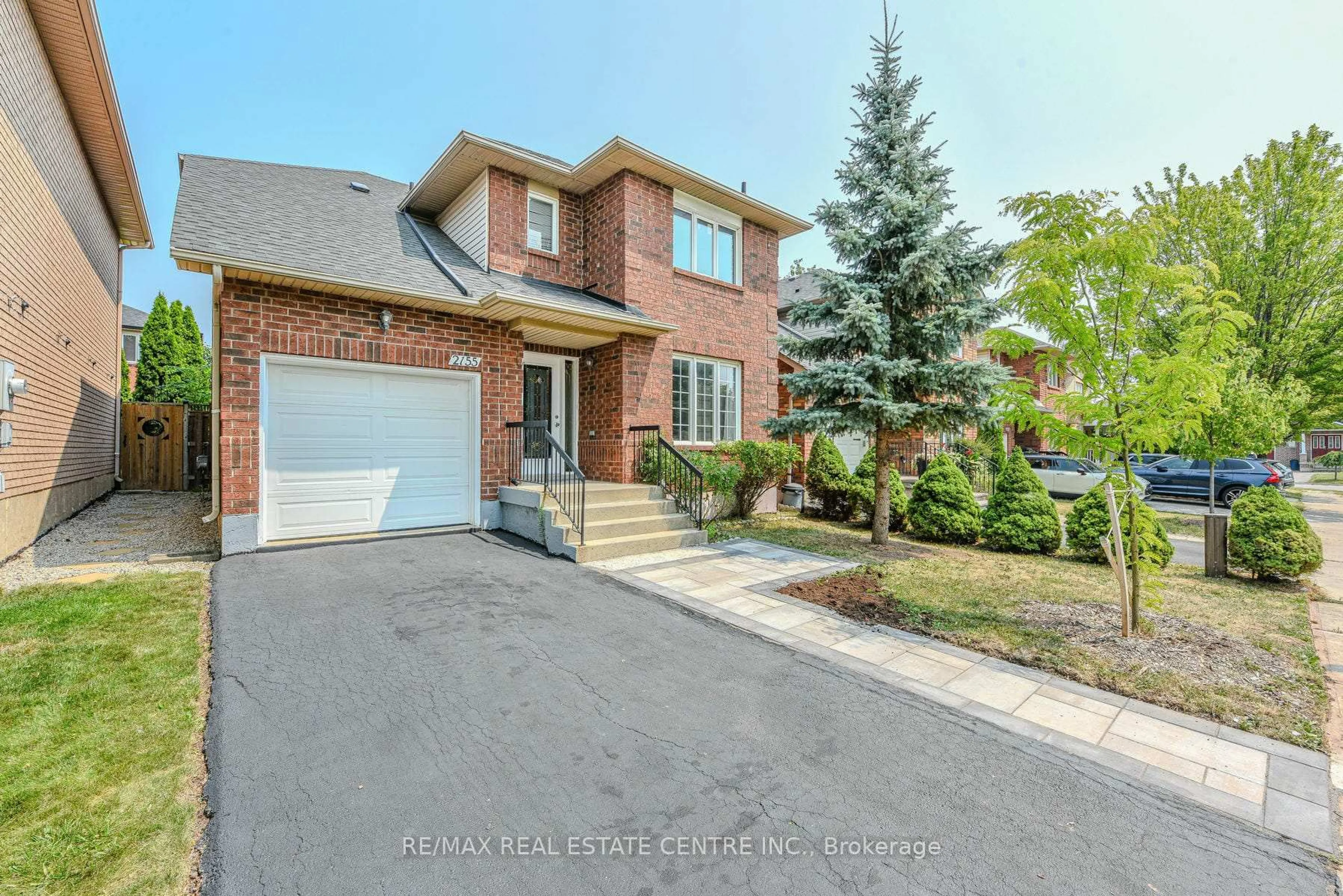 Home with brick exterior material, street for 2155 Peachtree Lane, Oakville Ontario L6M 3W8